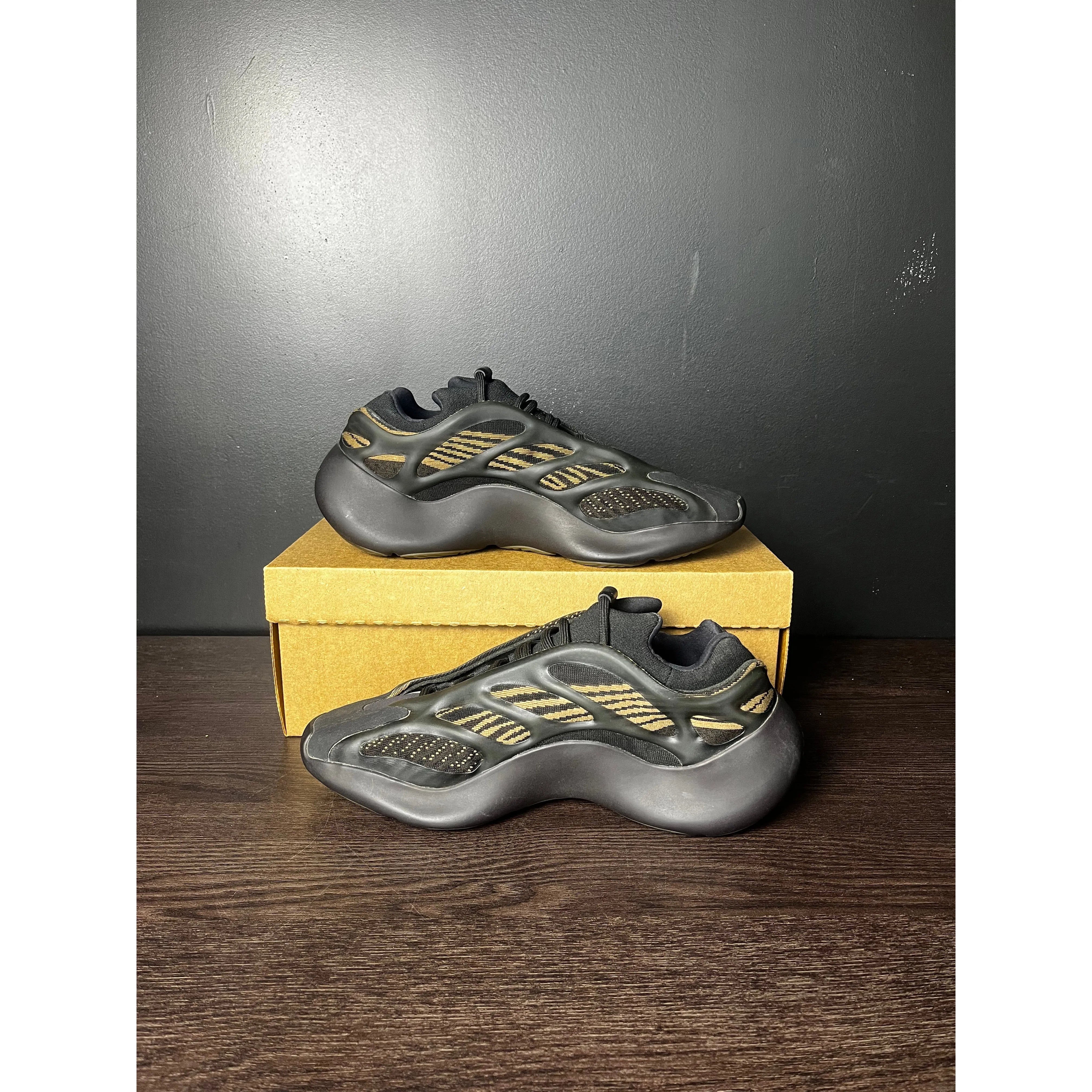 adidas Yeezy 700 V3 "Clay Brown" **PRE-OWNED** REP. BOX
