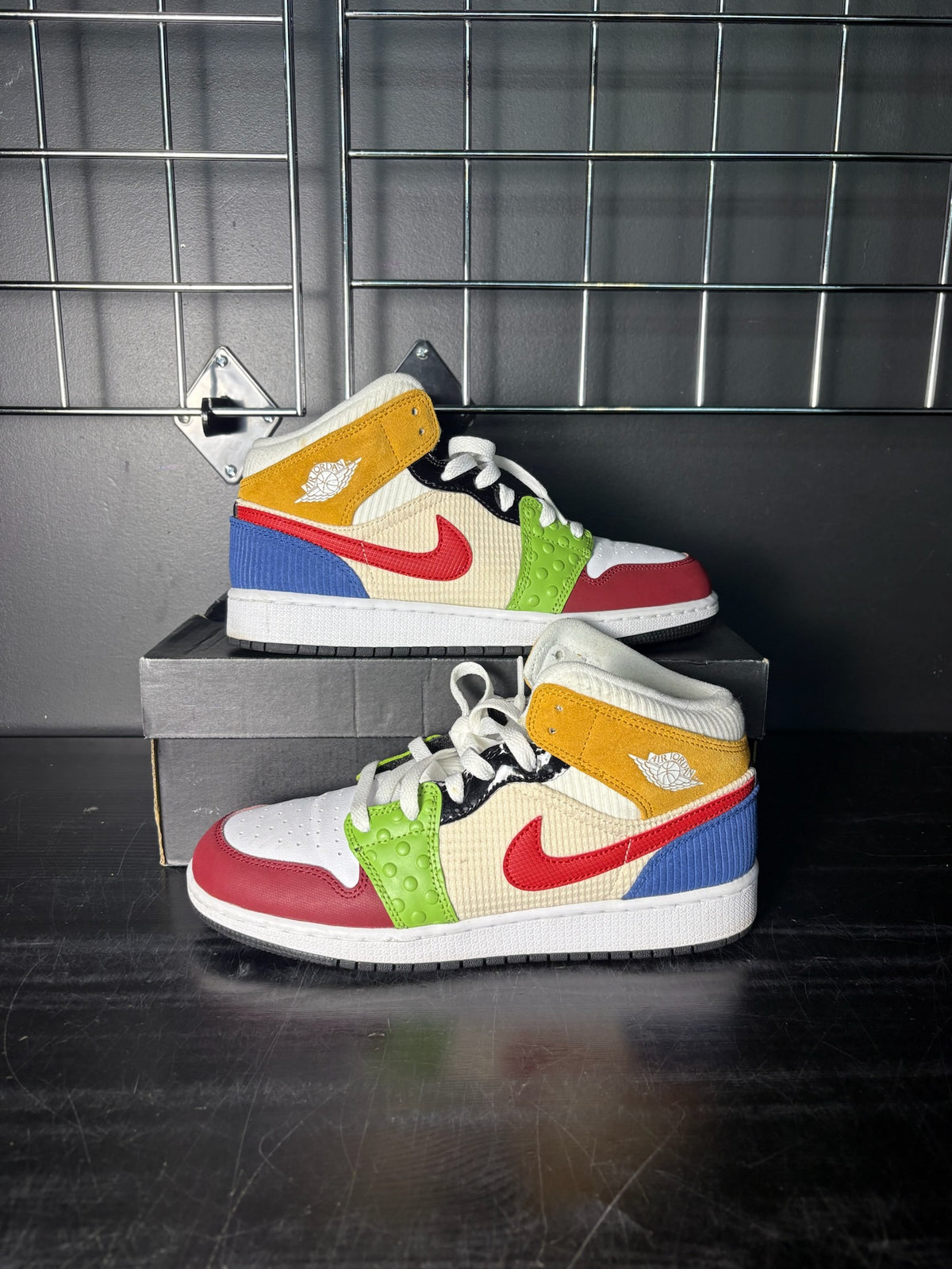 Air Jordan 1 Mid SE "Messy Room" (GS) **PRE-OWNED**