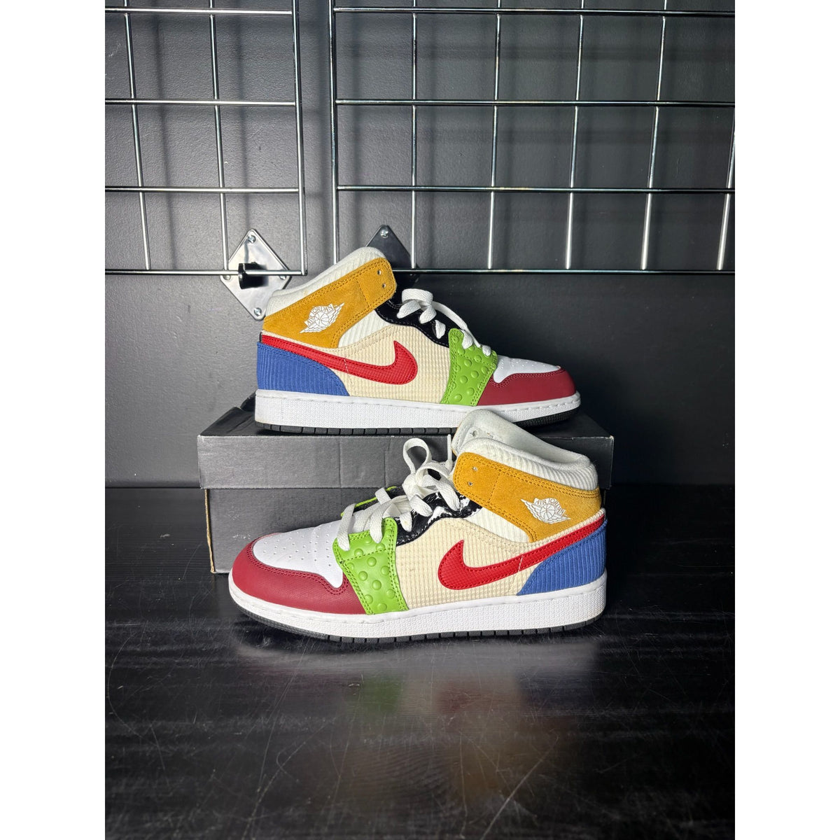 Air Jordan 1 Mid SE "Messy Room" (GS) **PRE-OWNED**