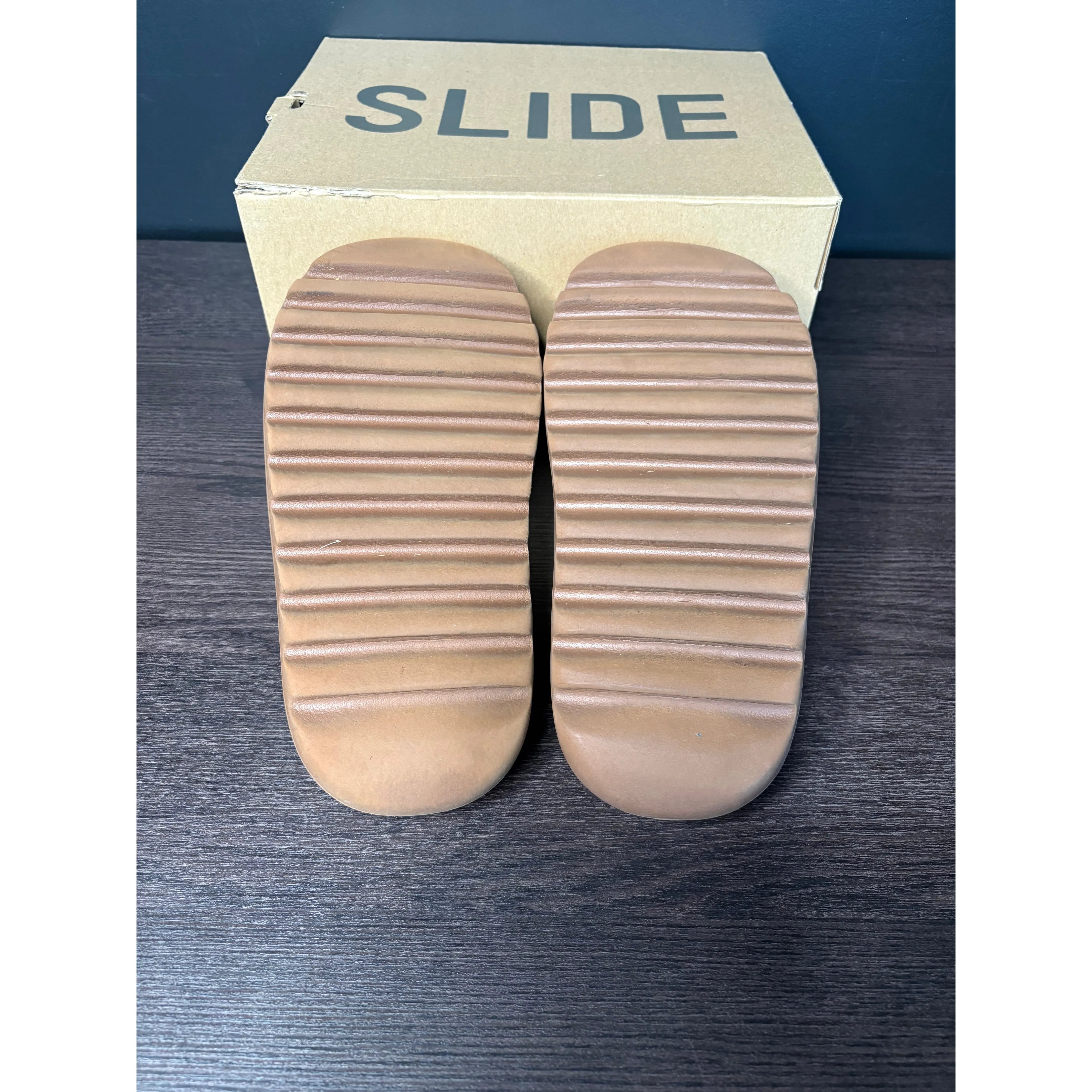 adidas Yeezy Slide "Flax" **PRE-OWNED**