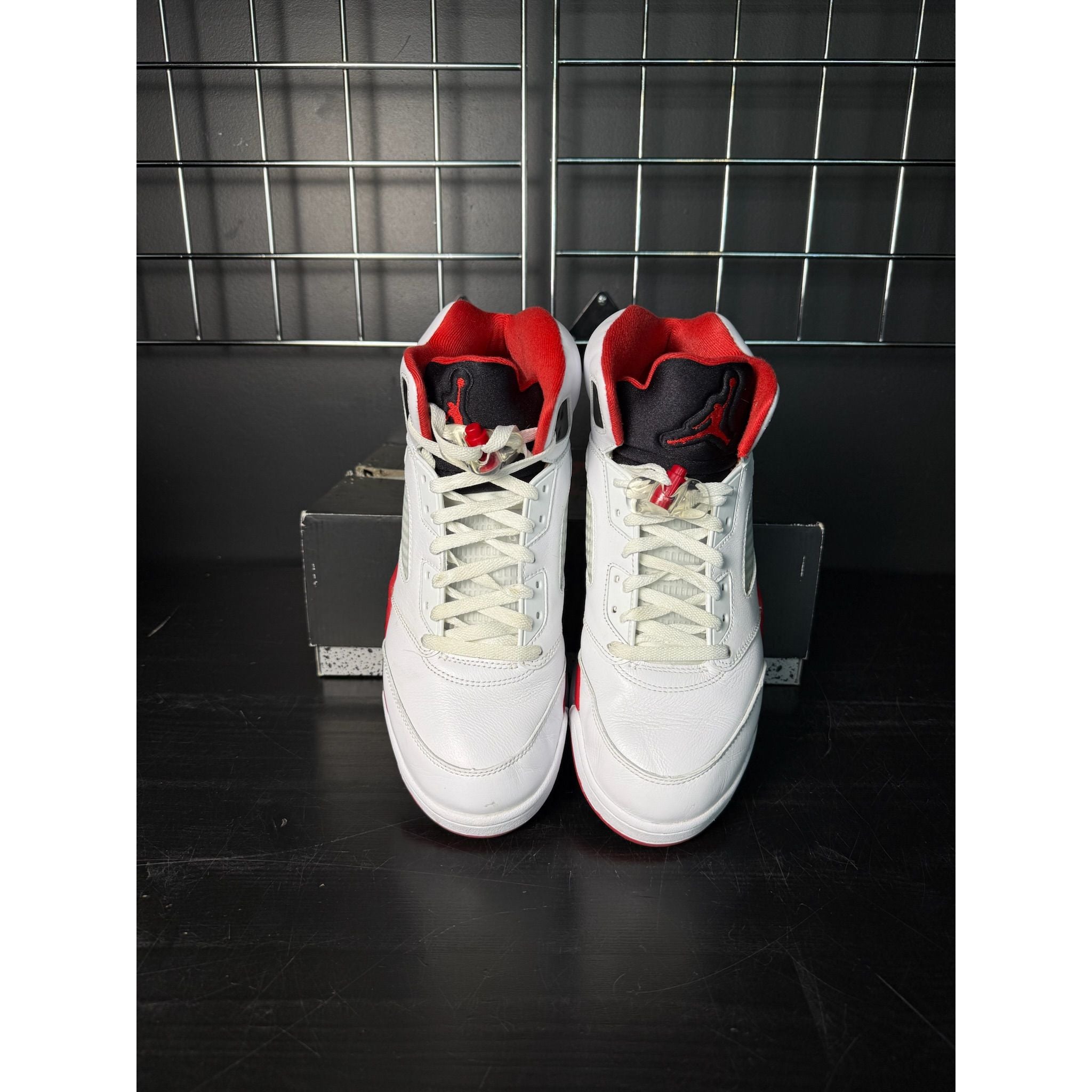 Air Jordan 5 Retro "Fire Red Black Tongue" (2025) **PRE-OWNED** REP. BOX