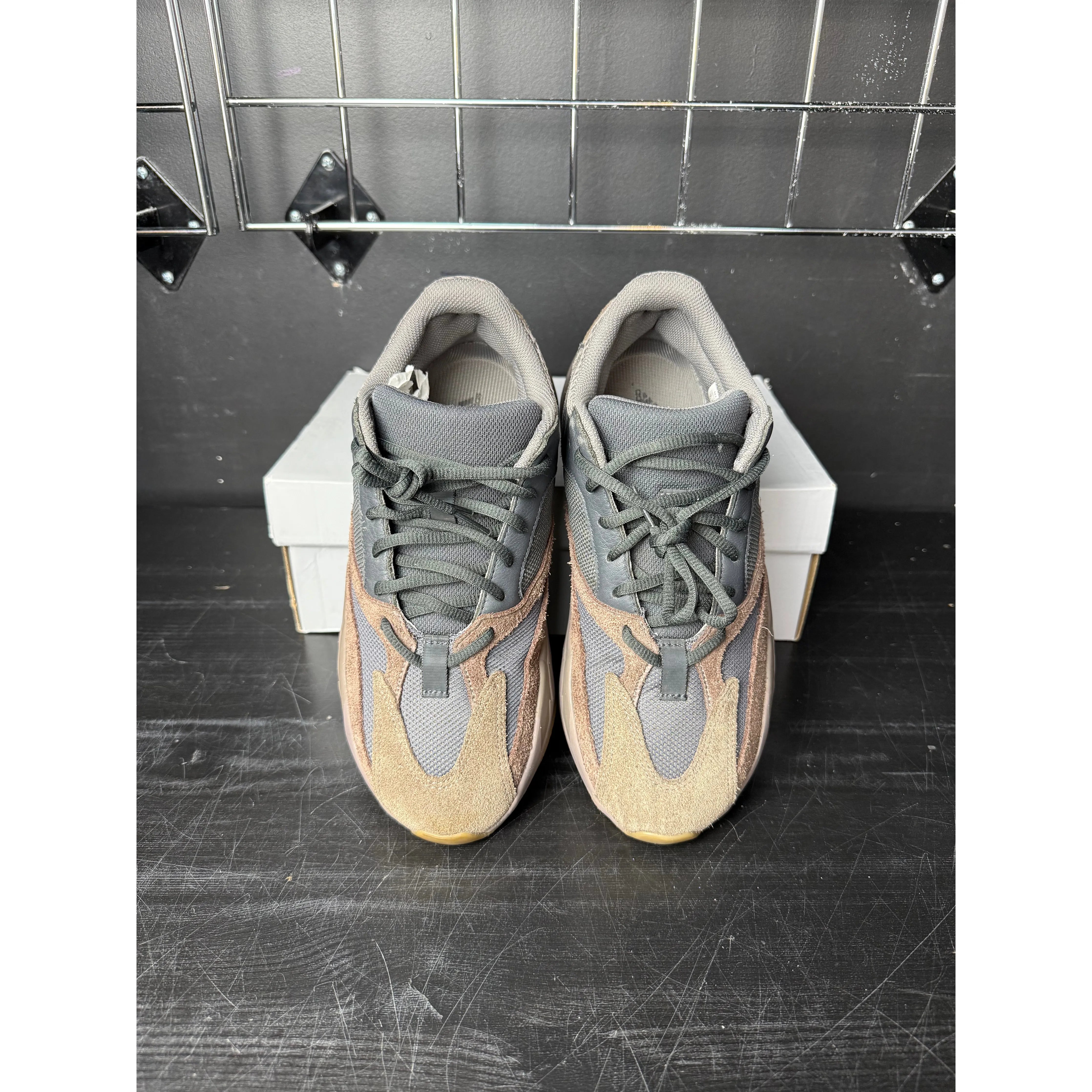 adidas Yeezy Boost 700 "Mauve" **PRE-OWNED**