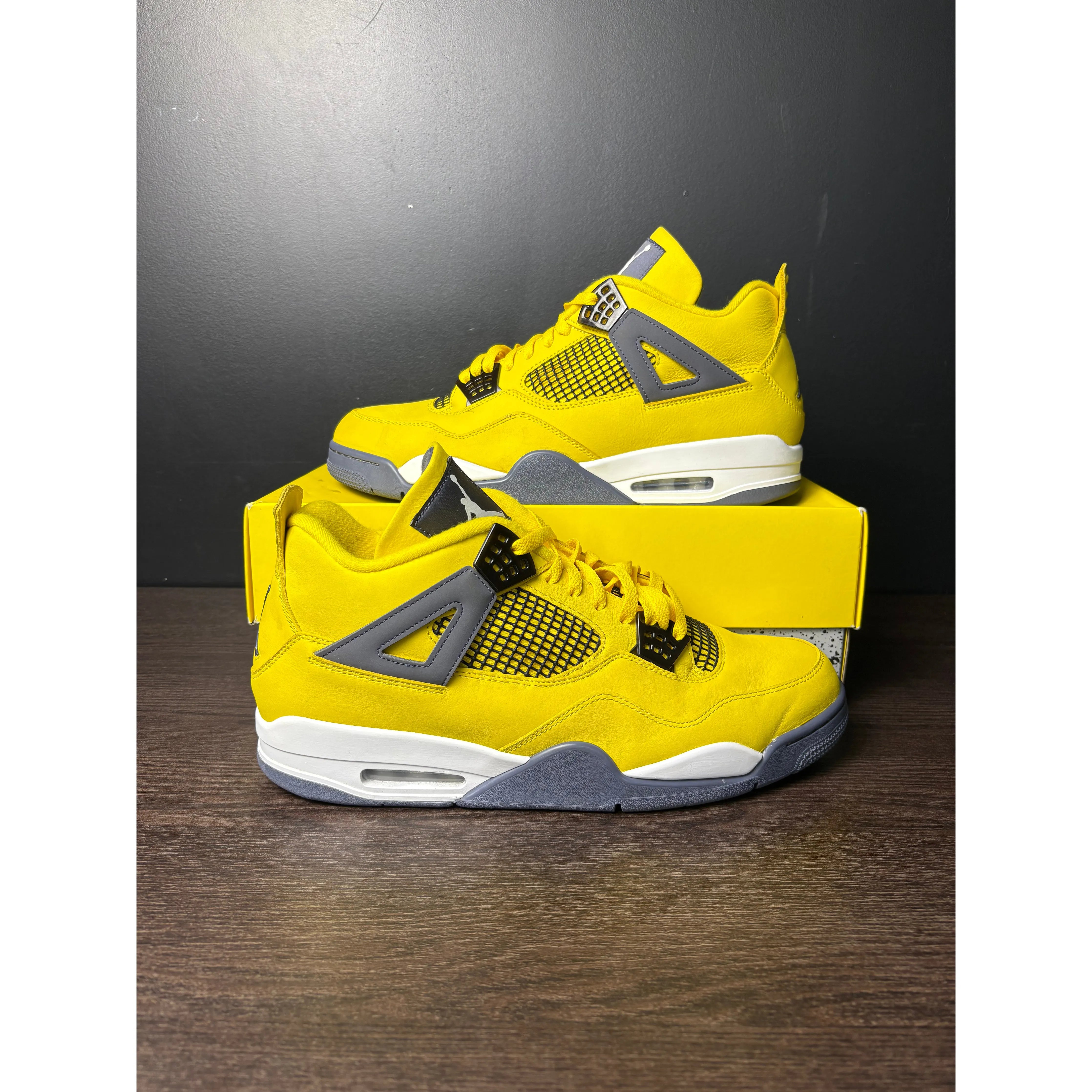 Air Jordan 4 Retro "Lightning" (2021) **PRE-OWNED**