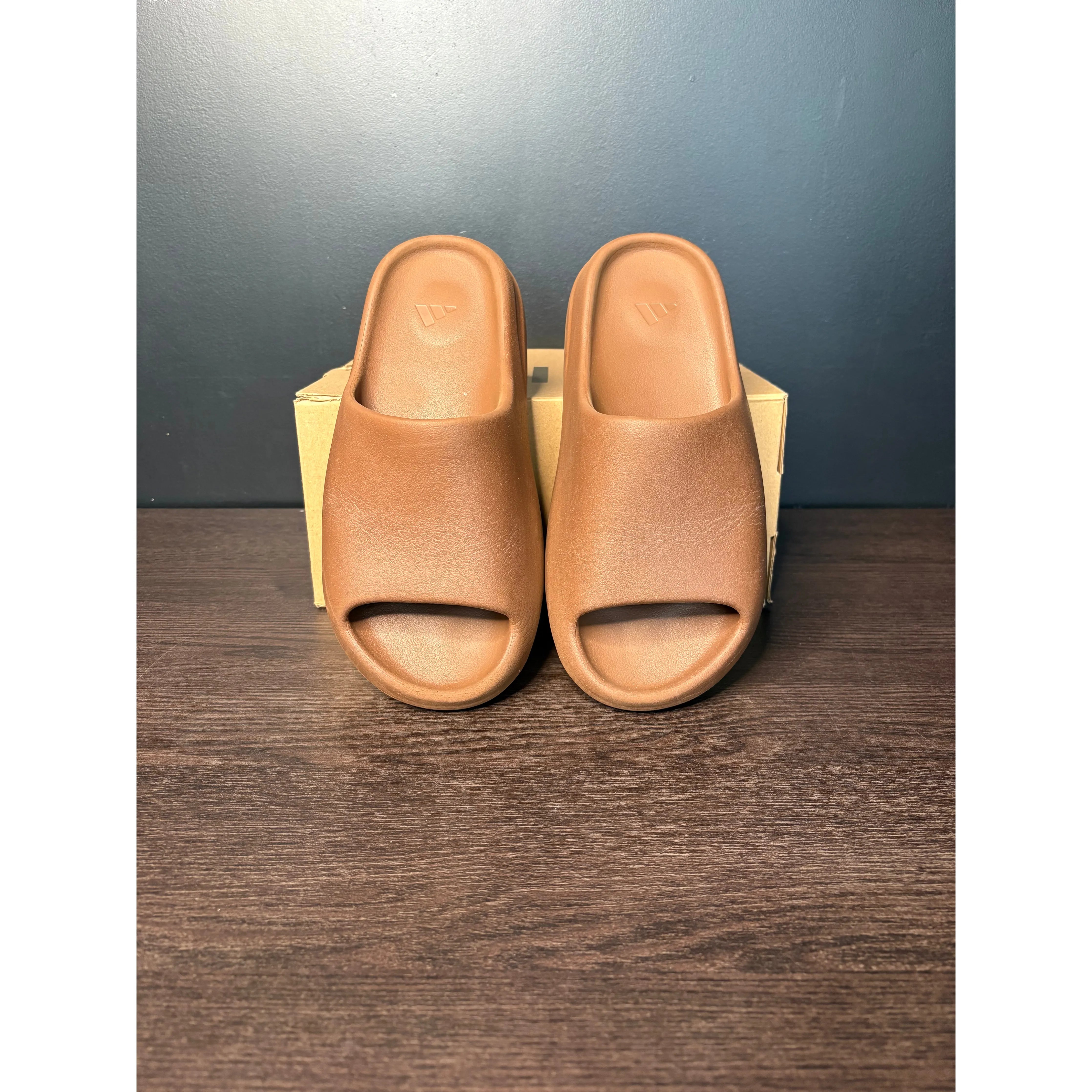 adidas Yeezy Slide "Flax" **PRE-OWNED**