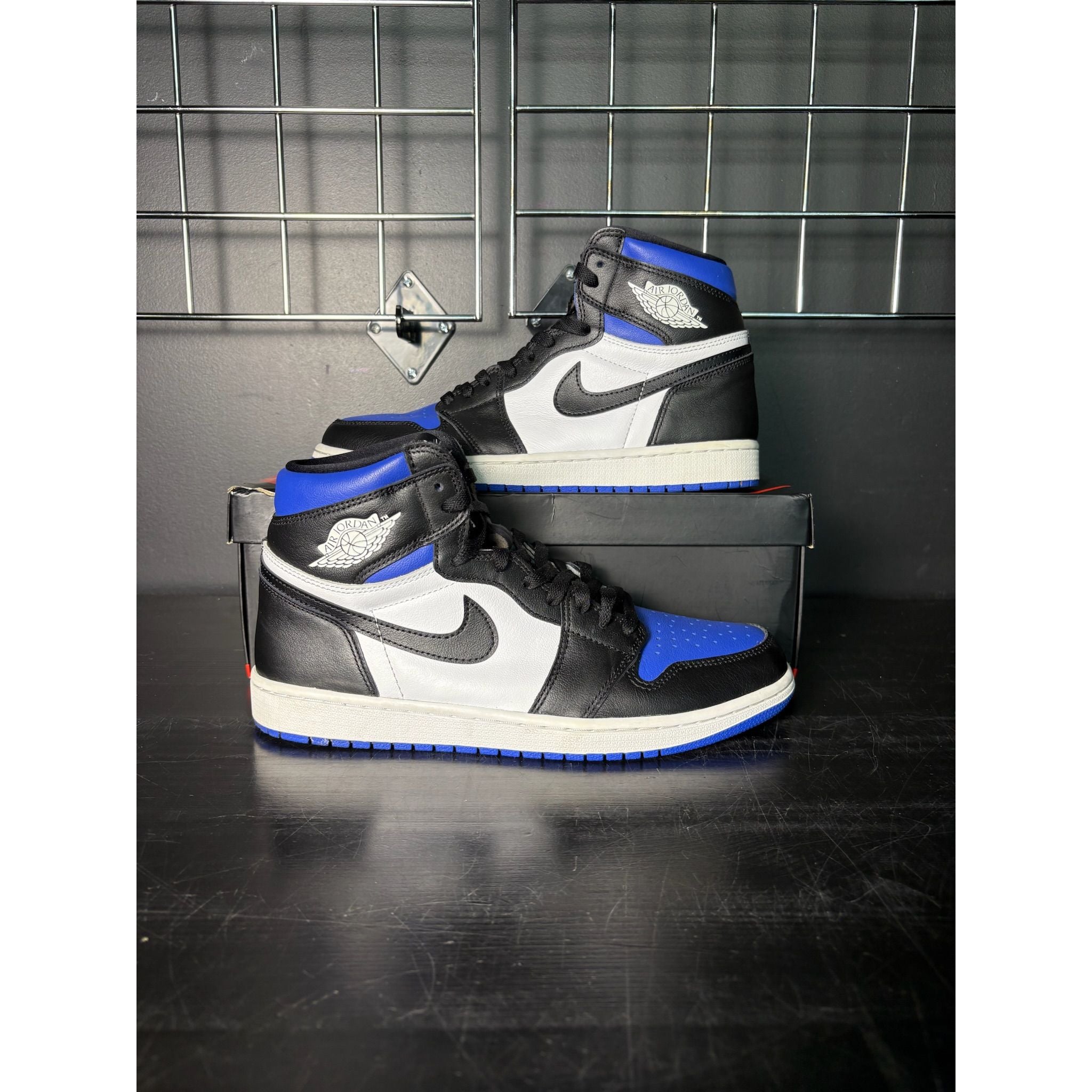 Air Jordan 1 Retro "High Royal Toe" **PRE-OWNED**