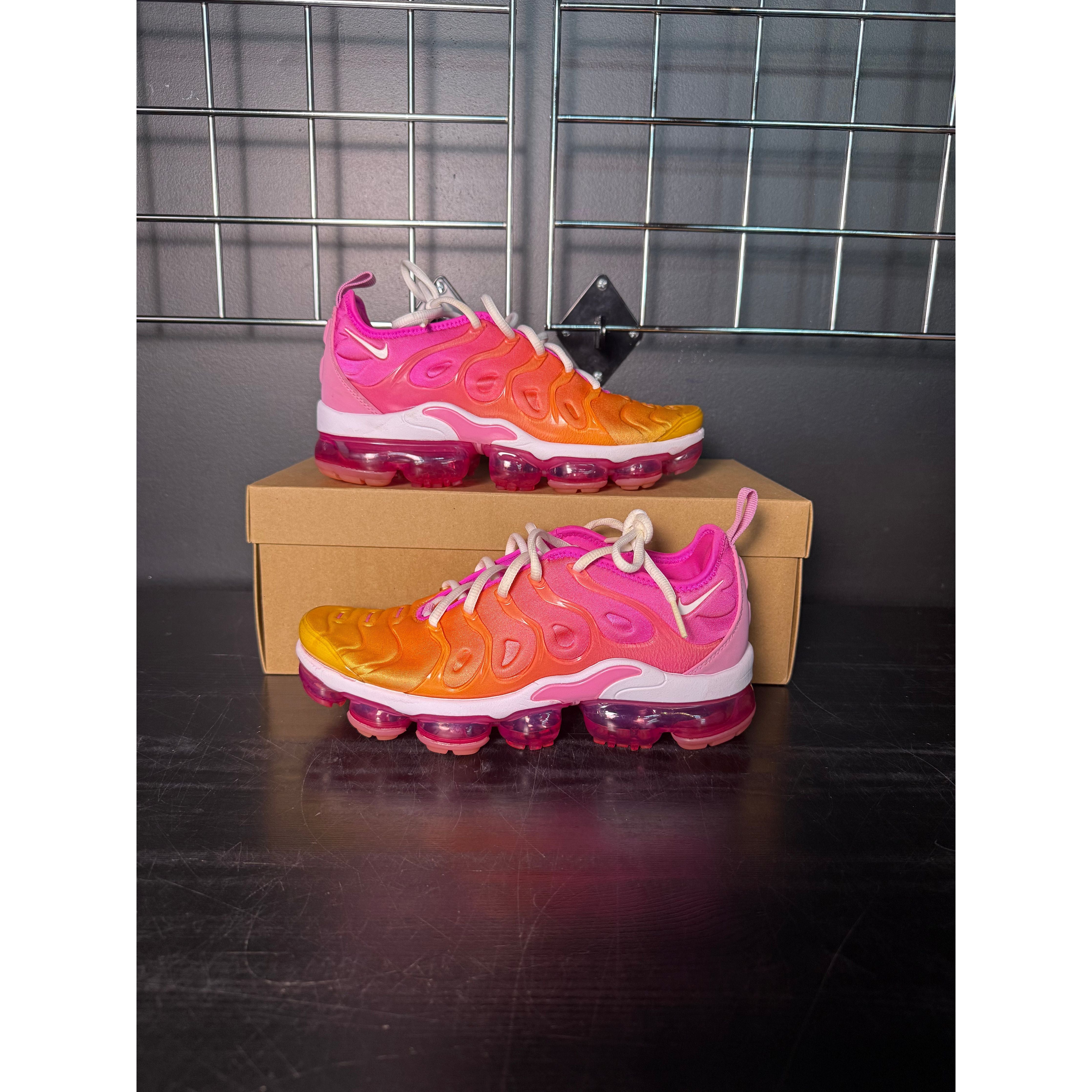 Nike Air VaporMax Plus "Laser Fuchsia Psychic Pink" (WMNS) **PRE-OWNED**