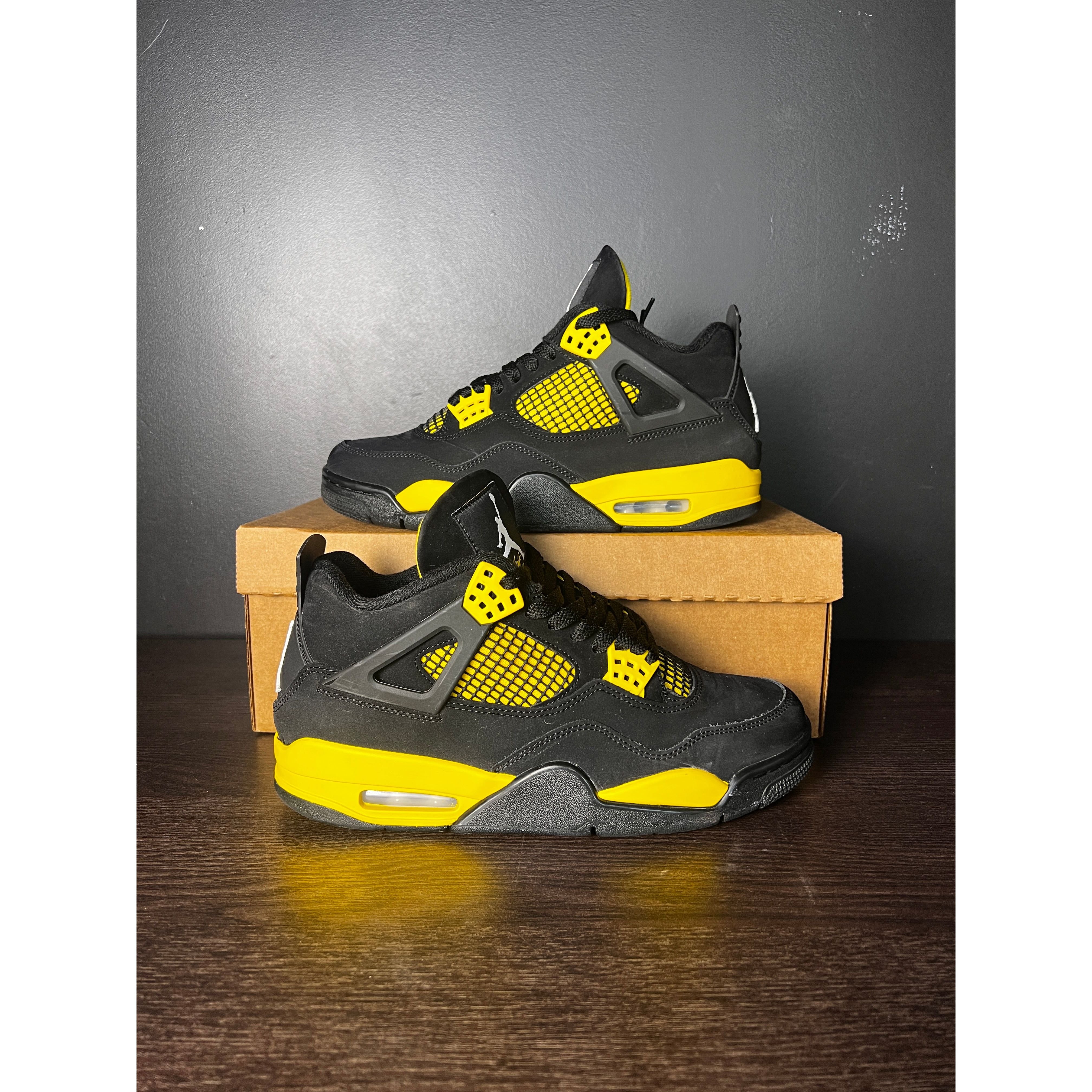 Air Jordan 4 Retro "Thunder" (2023) **PRE-OWNED**  REP. BOX