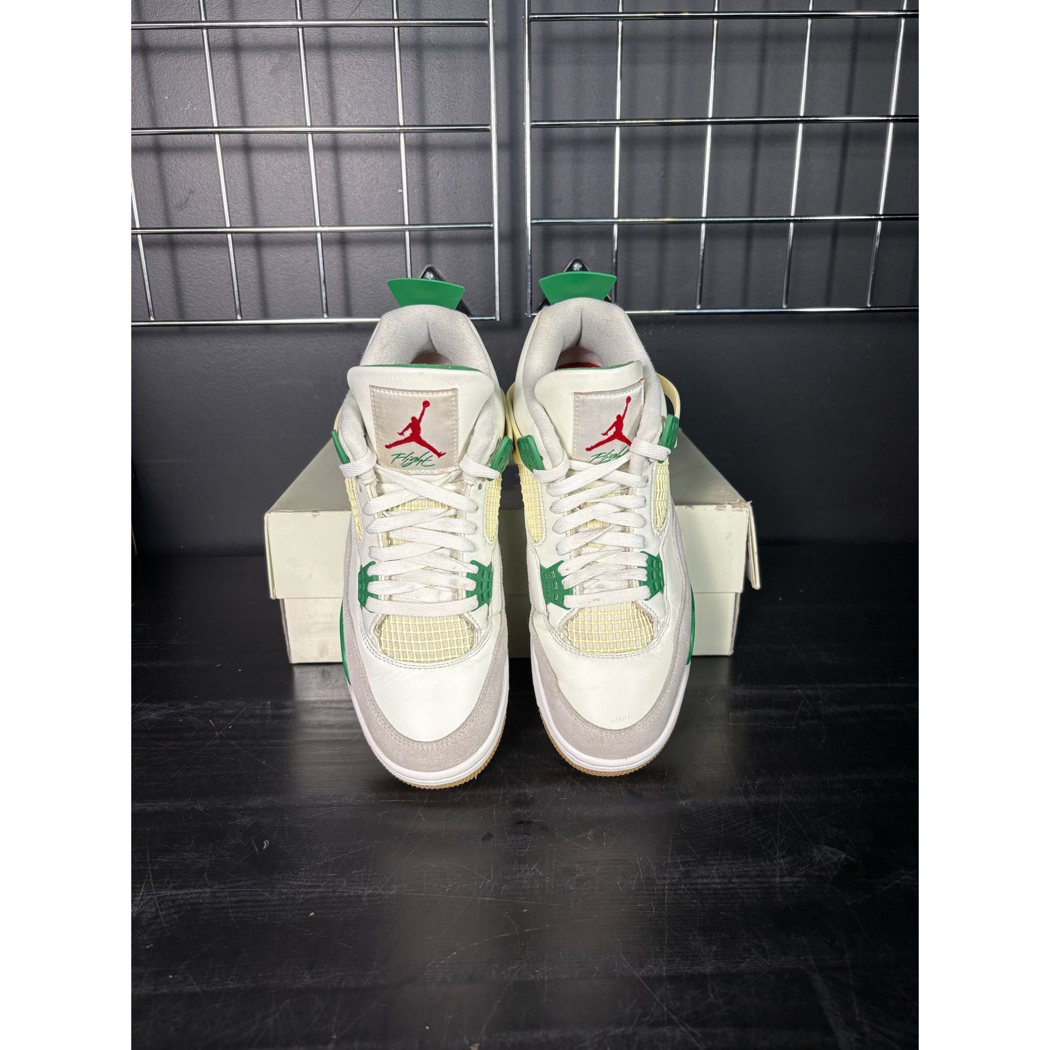 Air Jordan 4 Retro x SB "Pine Green" **PRE-OWNED**