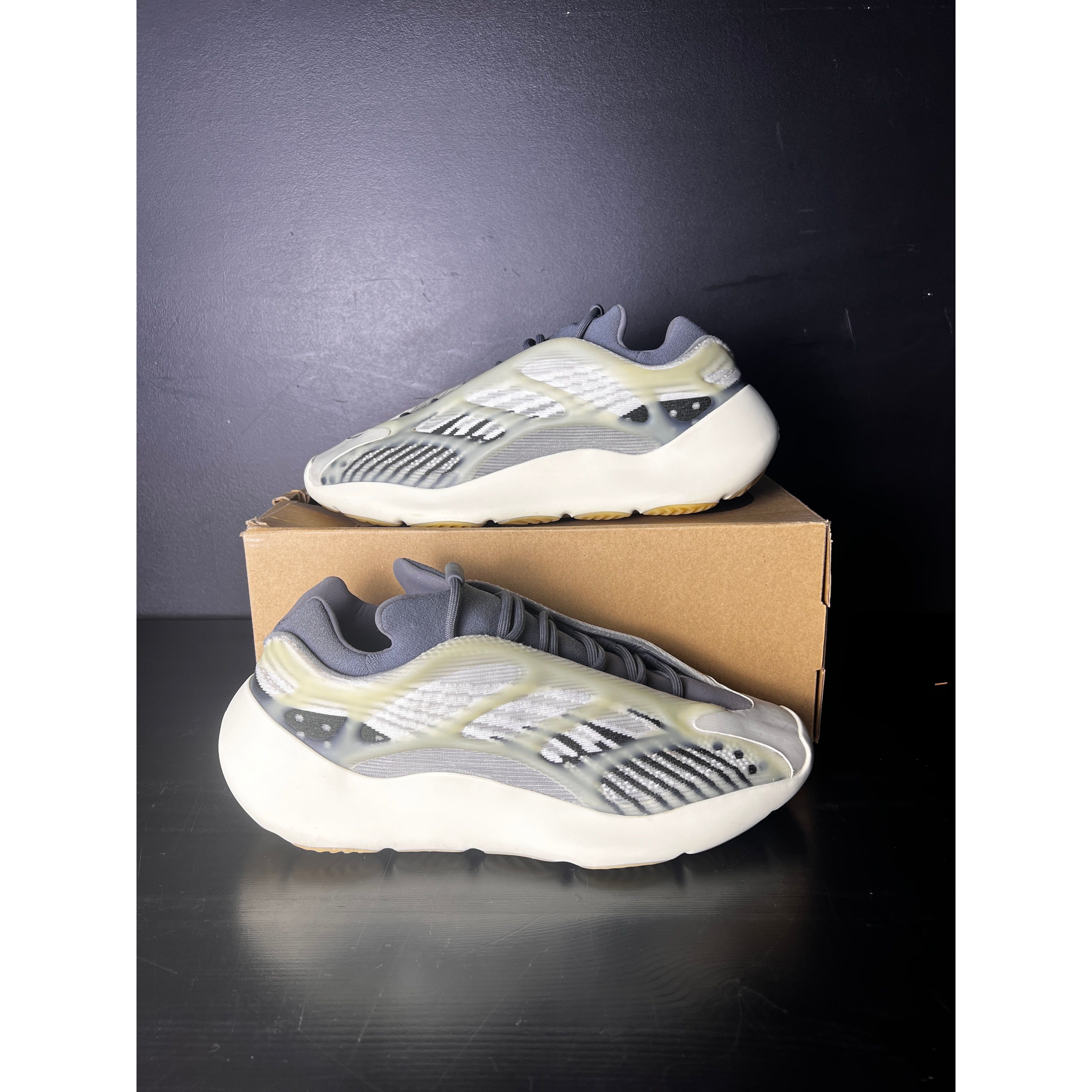 Adidas Yeezy 700 V3 "Fade Salt" **PRE-OWNED**