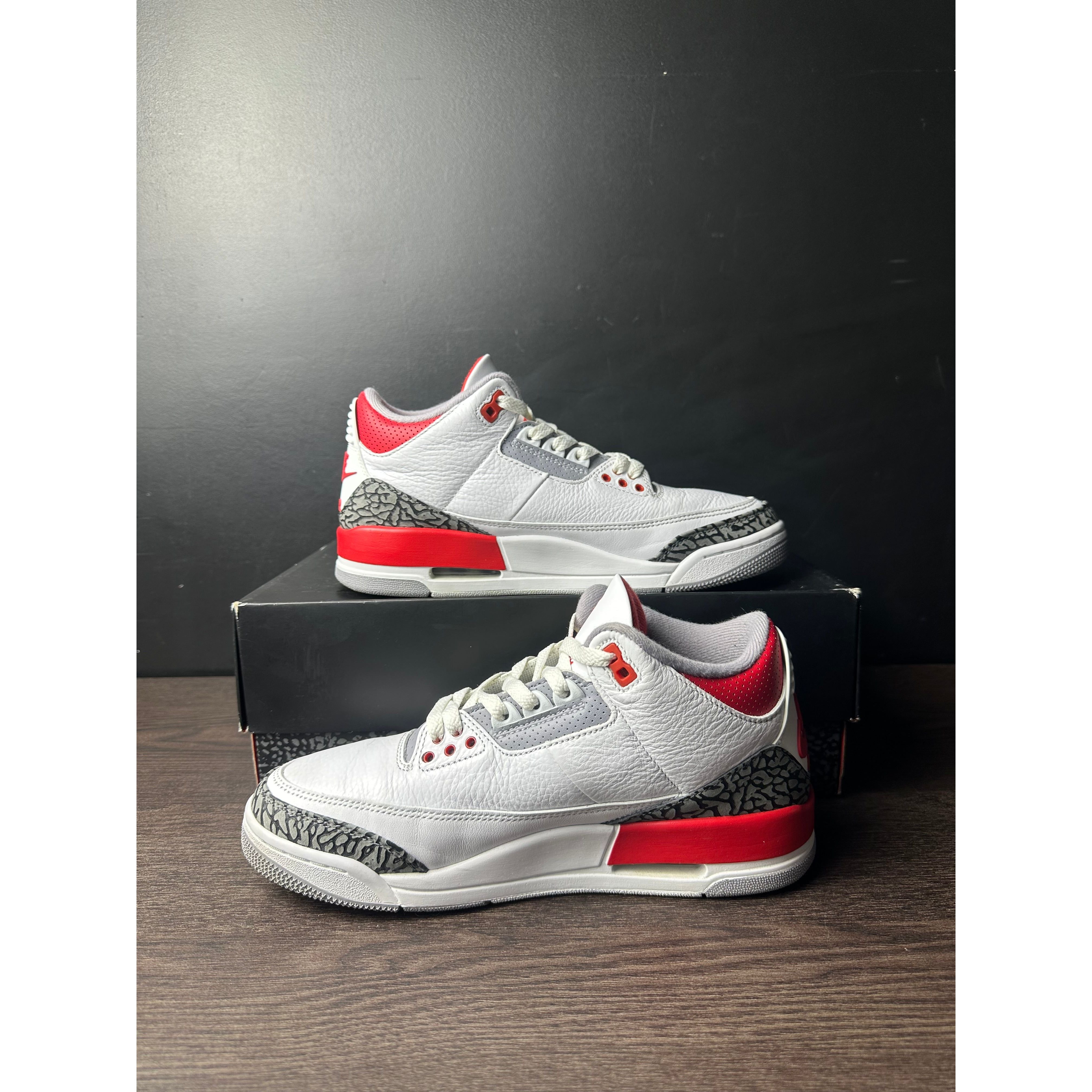 Air Jordan 3 Retro "Fire Red" (2022) **PRE-OWNED**