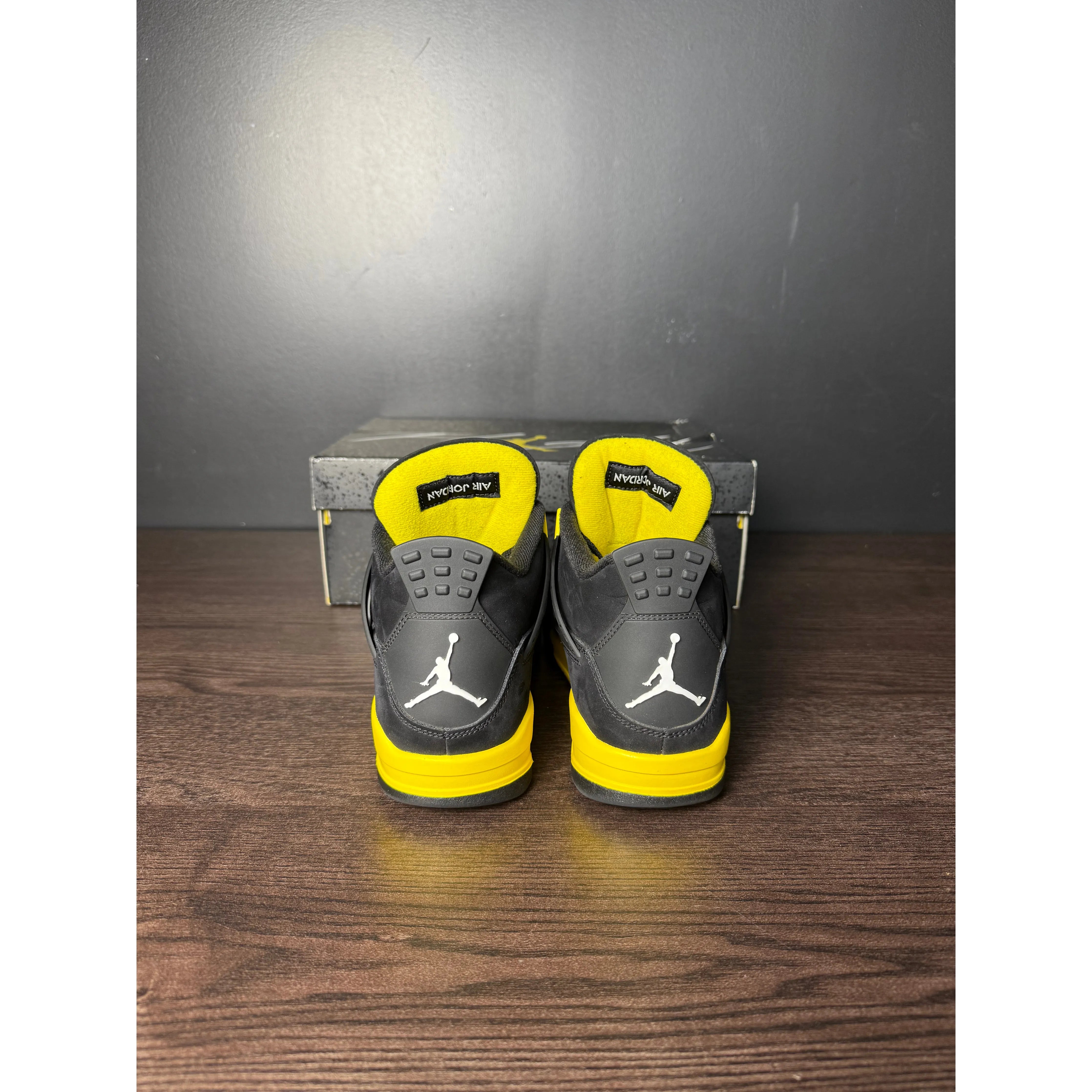Air Jordan 4 Retro "Thunder" (2023) **PRE-OWNED**