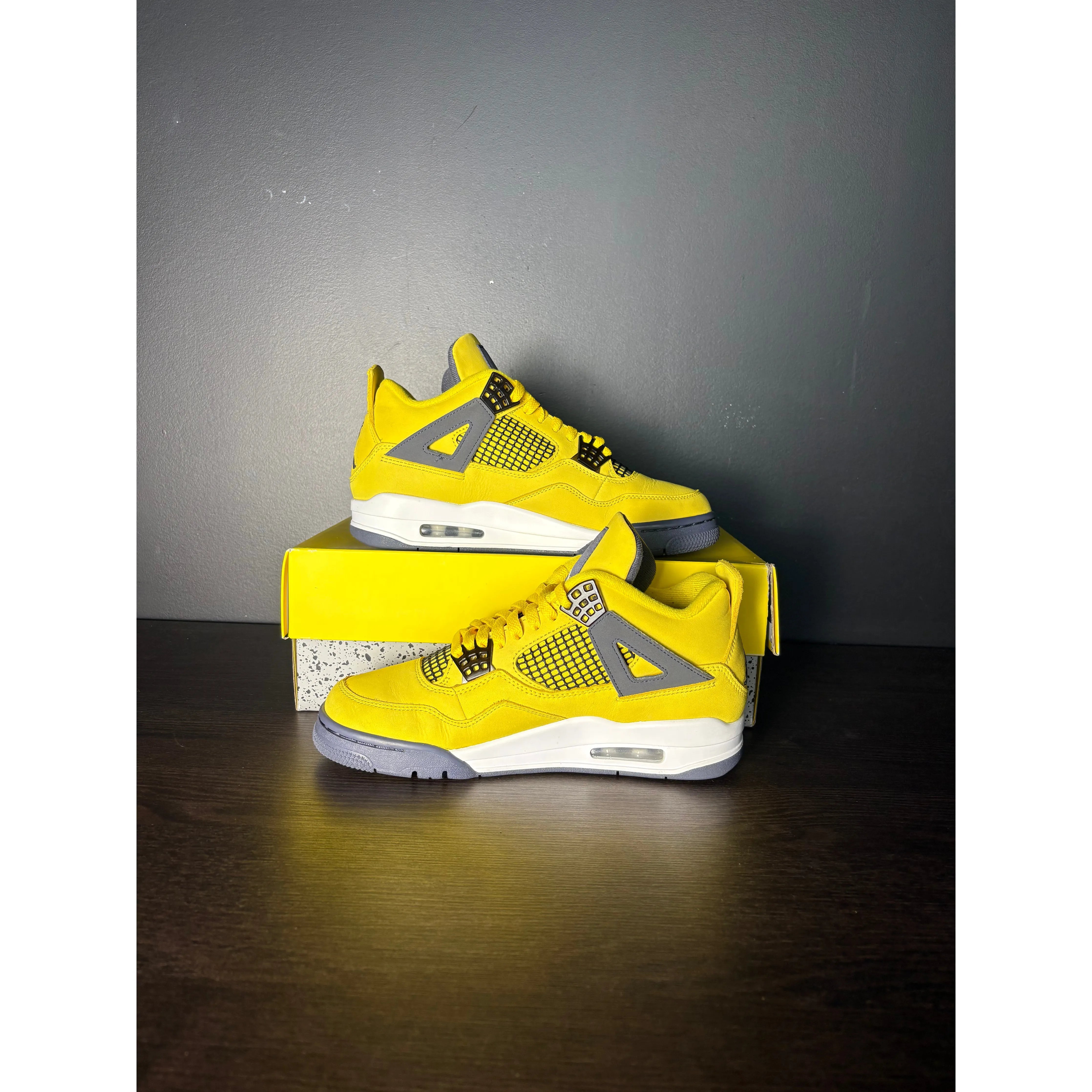 Air Jordan 4 Retro "Lightning" (2021) **PRE-OWNED**