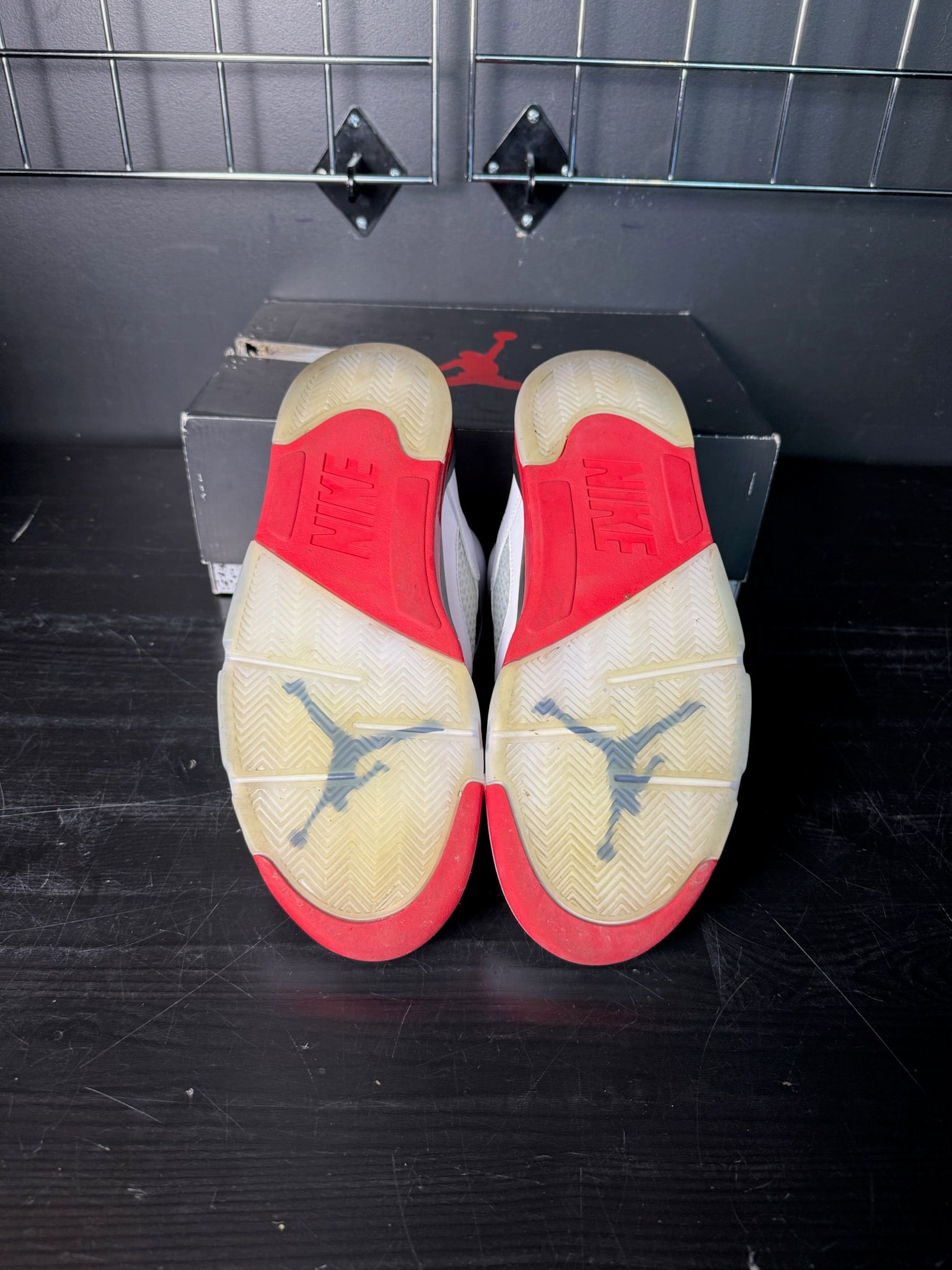 Air Jordan 5 Retro "Fire Red Black Tongue" (2025) **PRE-OWNED**