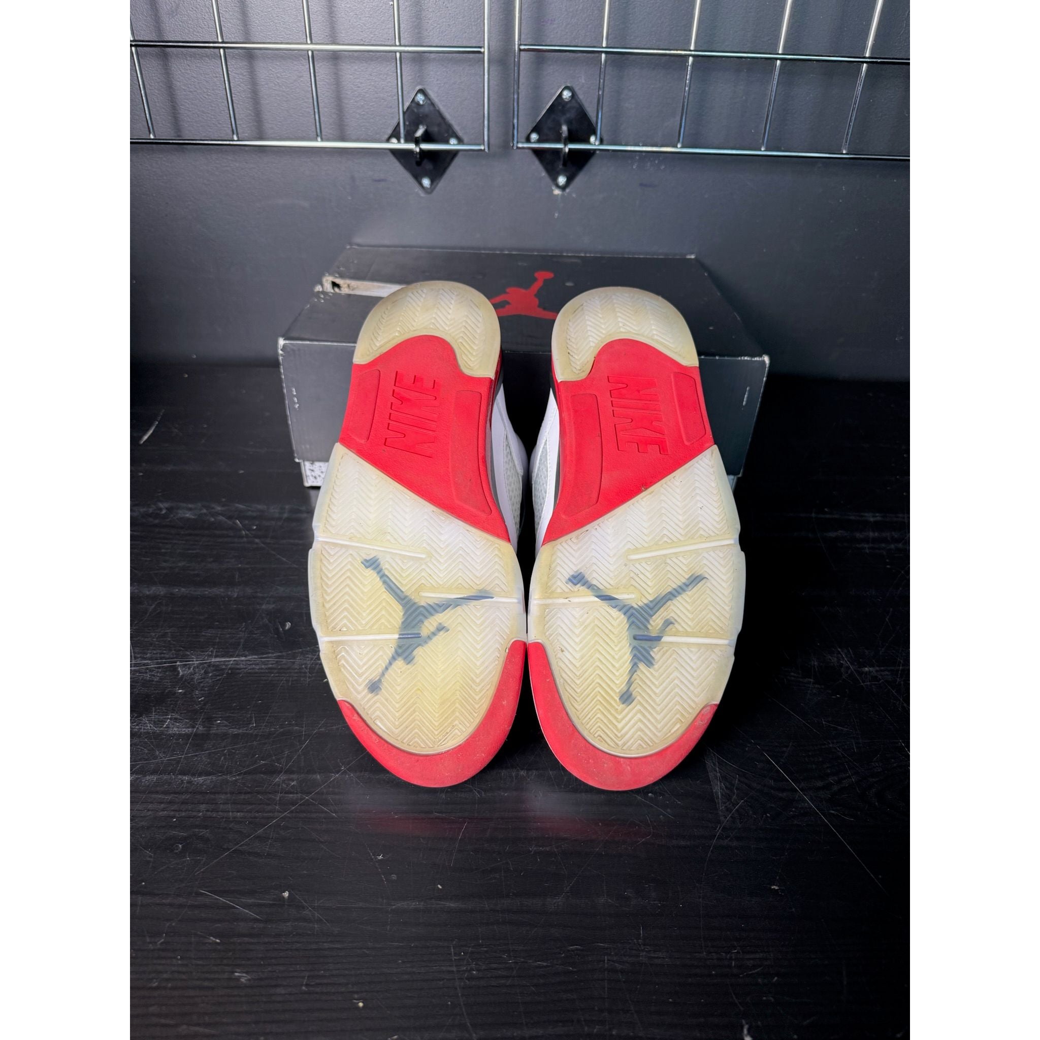 Air Jordan 5 Retro "Fire Red Black Tongue" (2025) **PRE-OWNED** REP. BOX