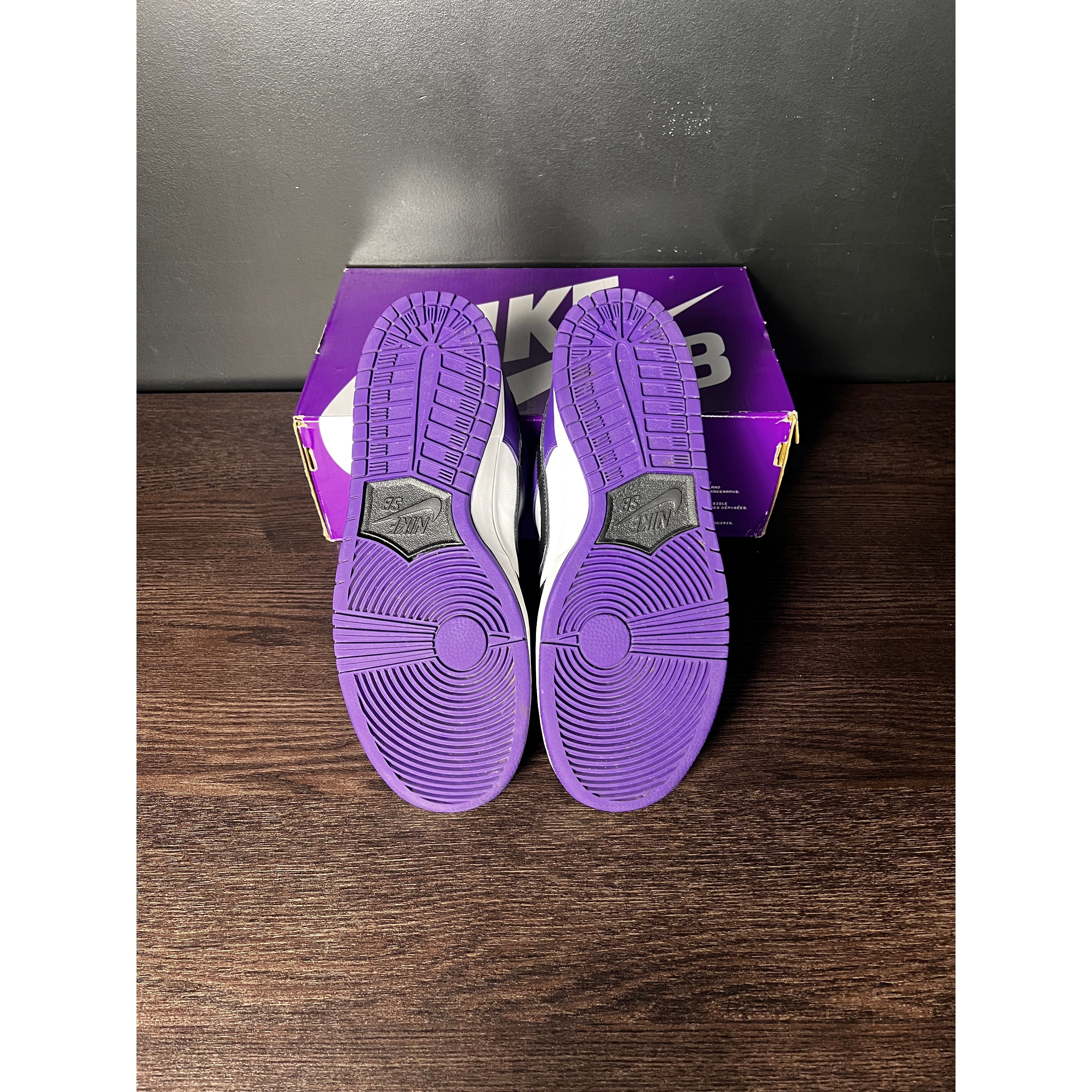 Nike SB Dunk Low "Court Purple" **PRE-OWNED** REP. BOX