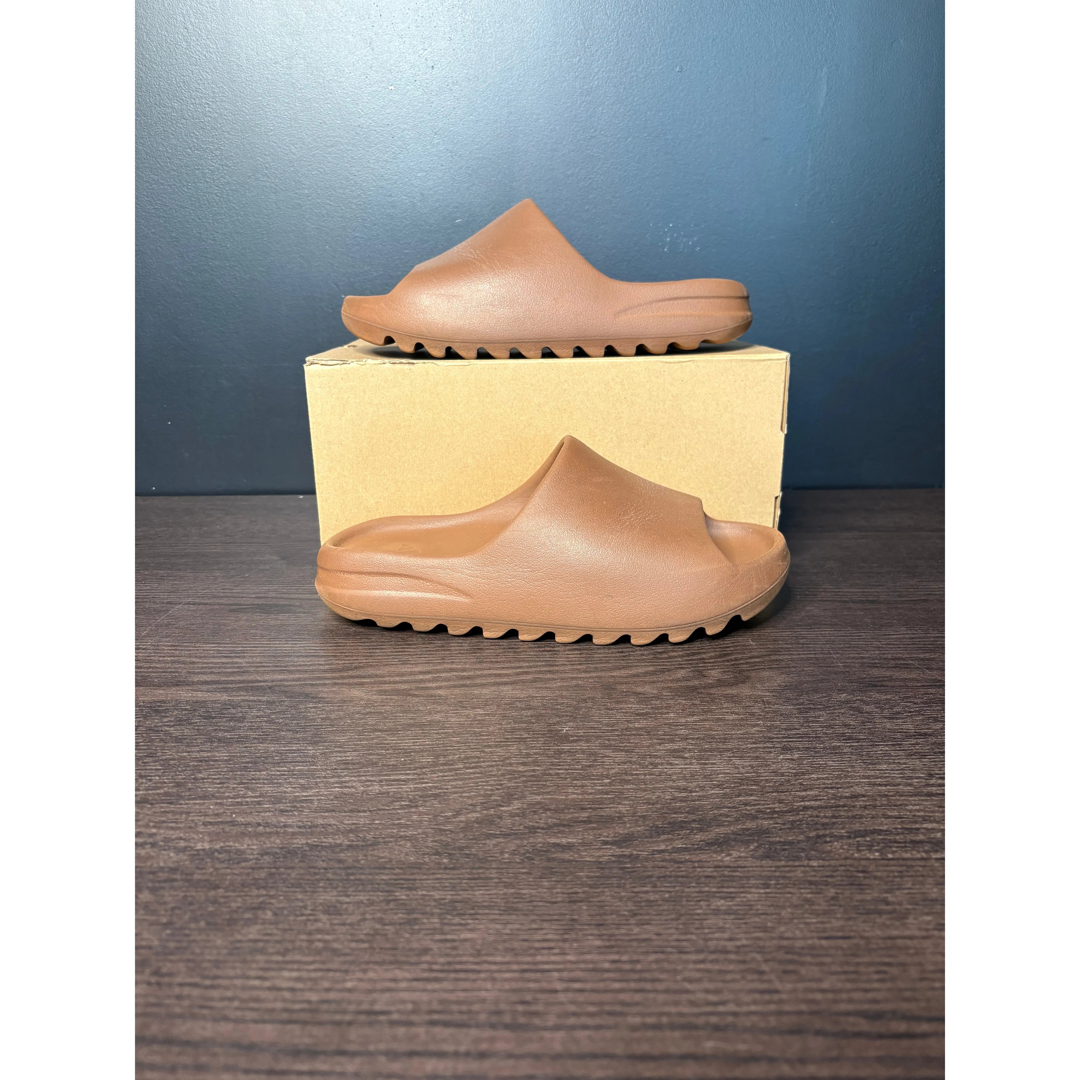 adidas Yeezy Slide "Flax" **PRE-OWNED**