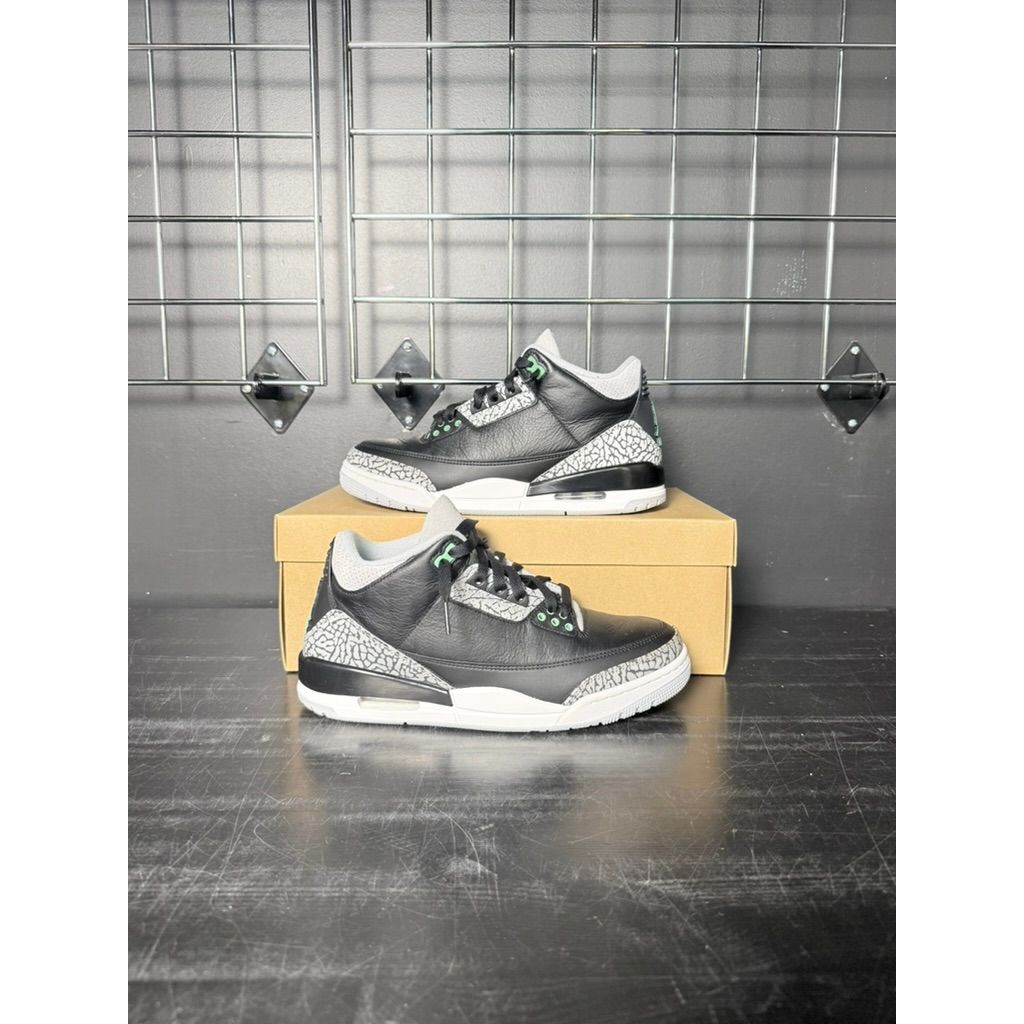 Air Jordan 3 Retro "Green Glow" **PRE-OWNED** Rep. Box