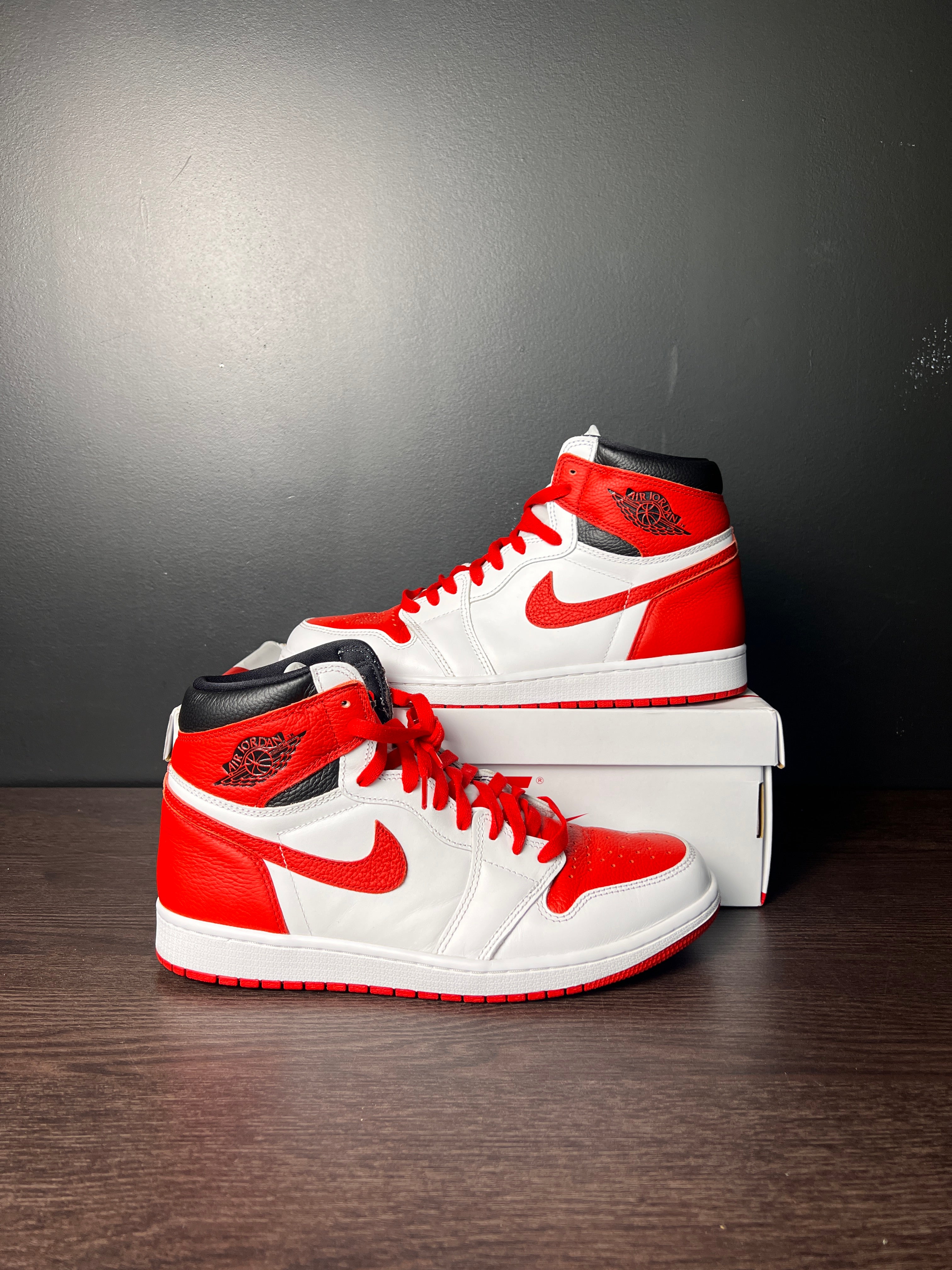 Air Jordan 1 Retro High OG "Heritage" **PRE-OWNED**