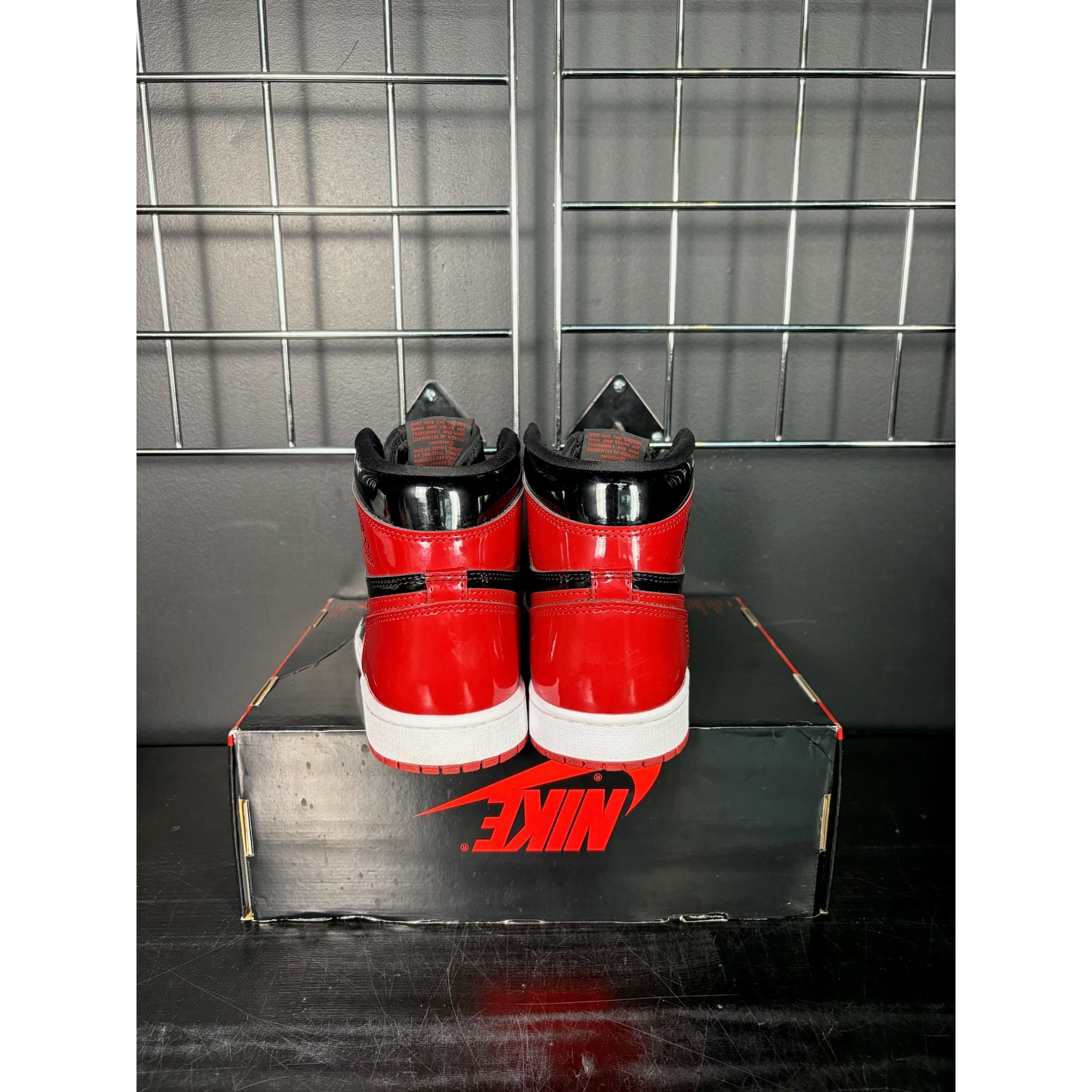 Air Jordan 1 Retro High OG "Patent Bred" **PRE-OWNED**