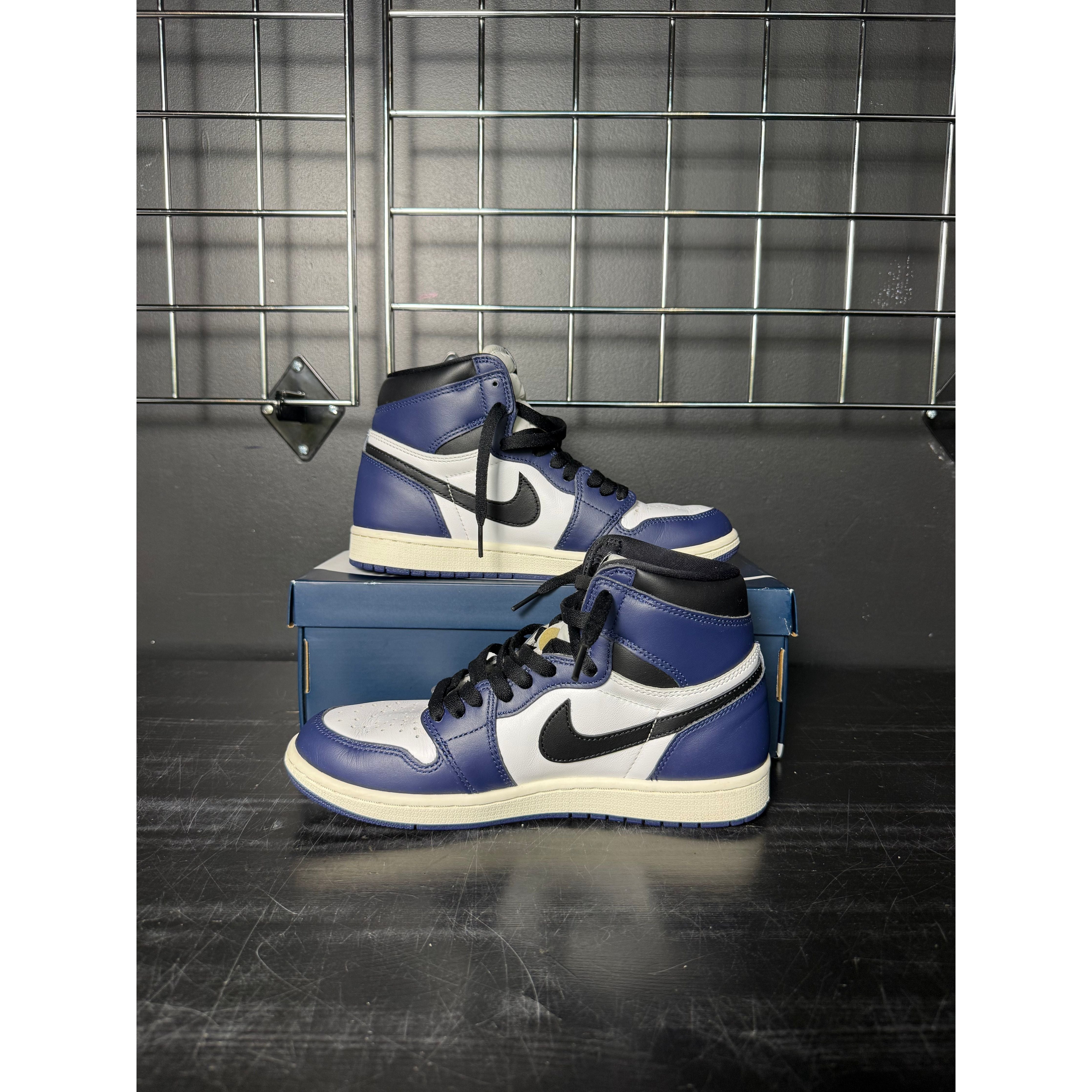 Air Jordan 1 Retro High OG "Midnight Navy" **PRE-OWNED**