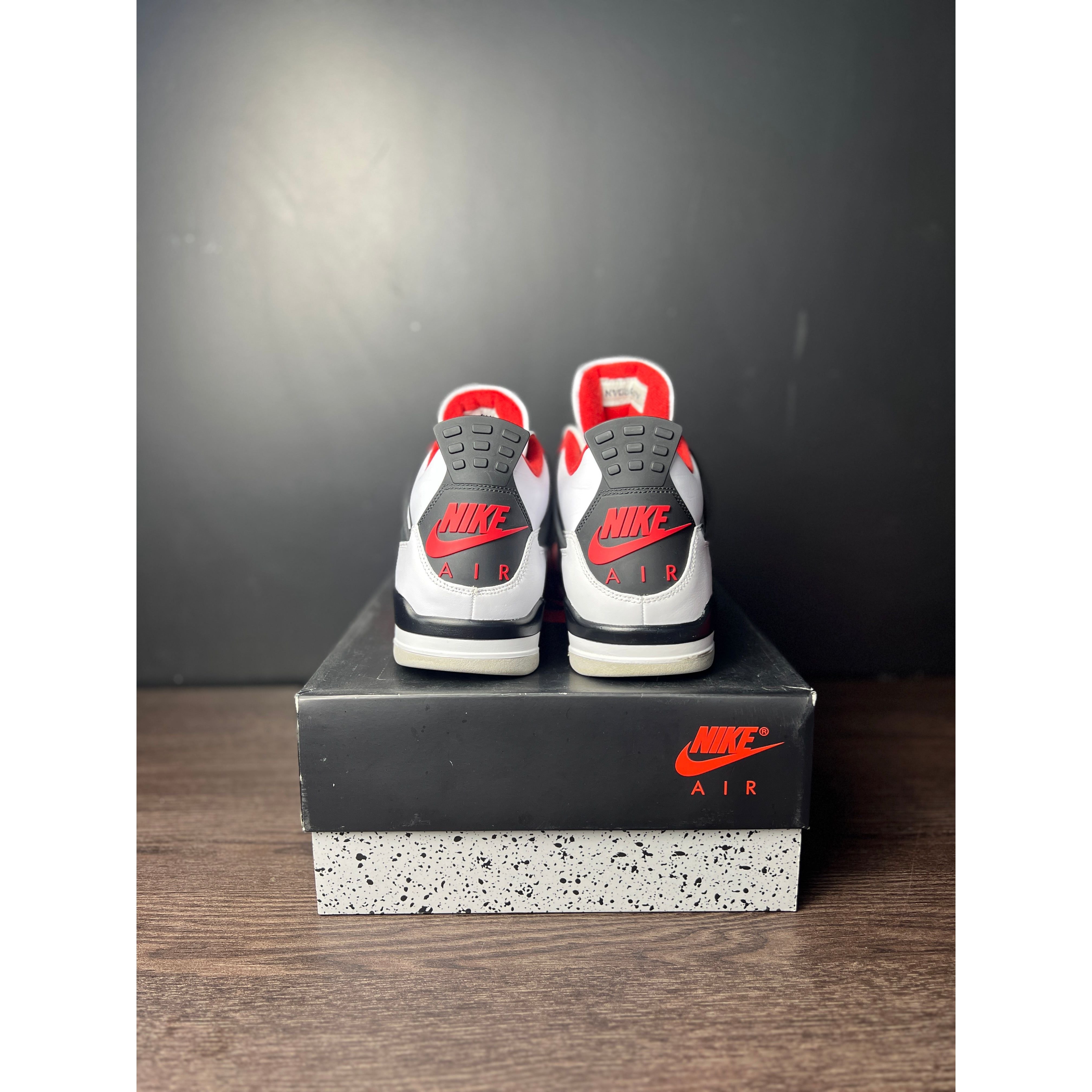 Air Jordan 4 Retro "Fire Red" (2020) **PRE-OWNED**