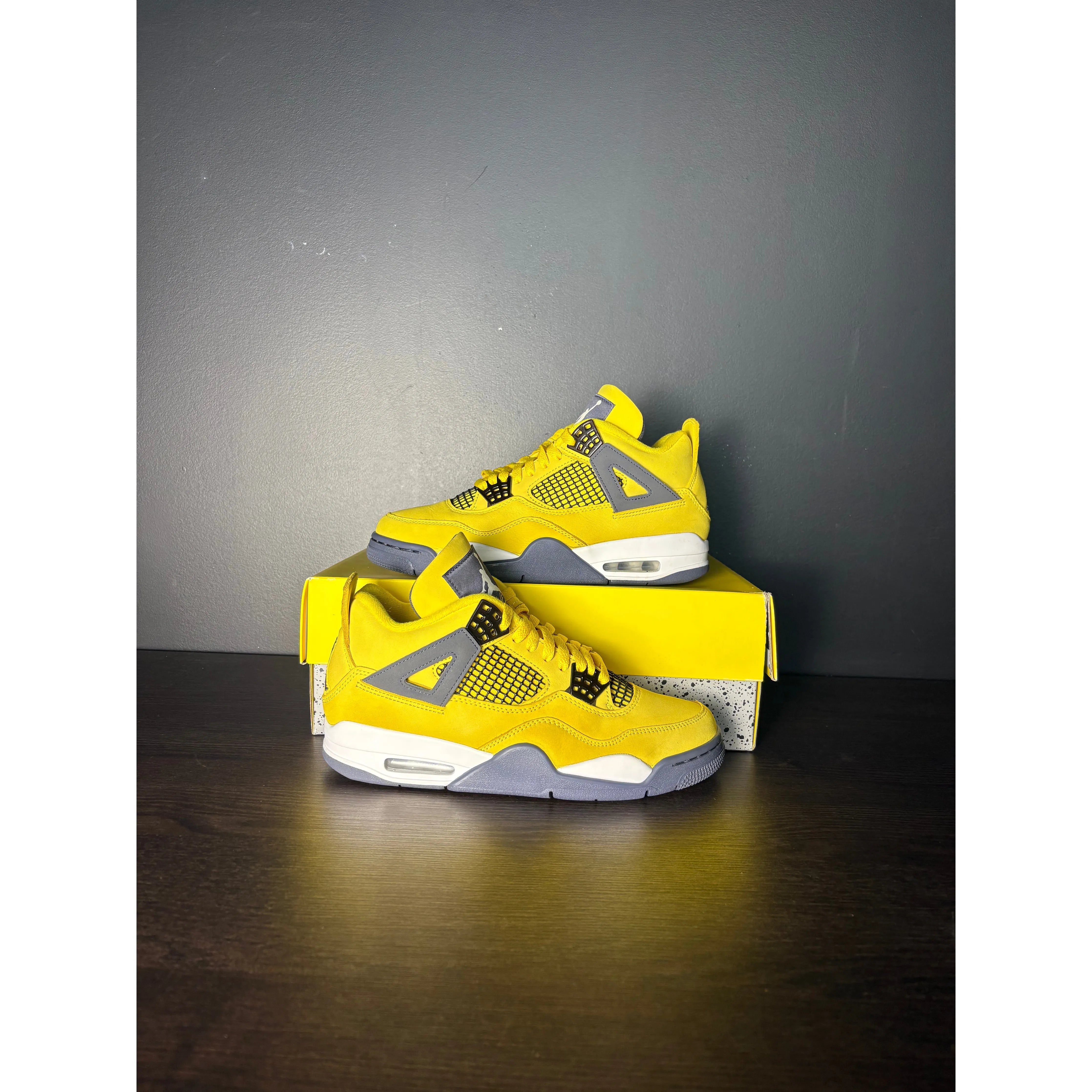 Air Jordan 4 Retro "Lightning" (2021) **PRE-OWNED**