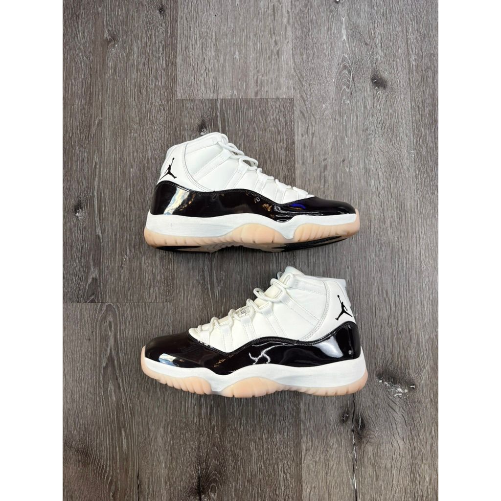 Air Jordan 11 Retro "Neapolitan" (WMNS) **PRE-OWNED**