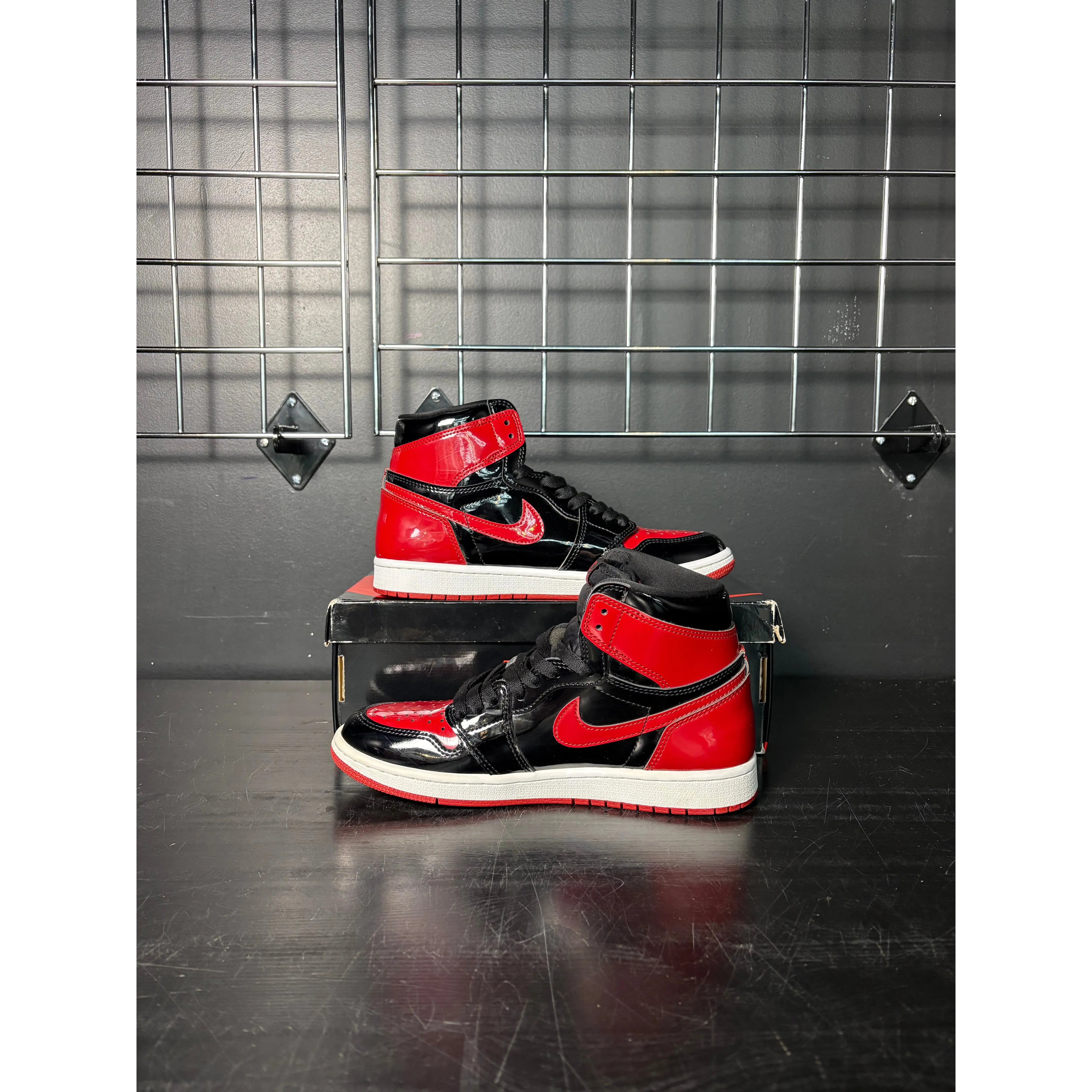 Air Jordan 1 Retro High OG "Patent Bred" **PRE-OWNED**