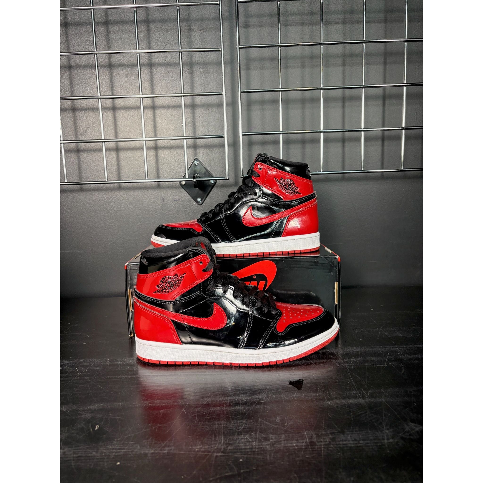 Air Jordan 1 Retro High OG "Patent Bred" **PRE-OWNED**