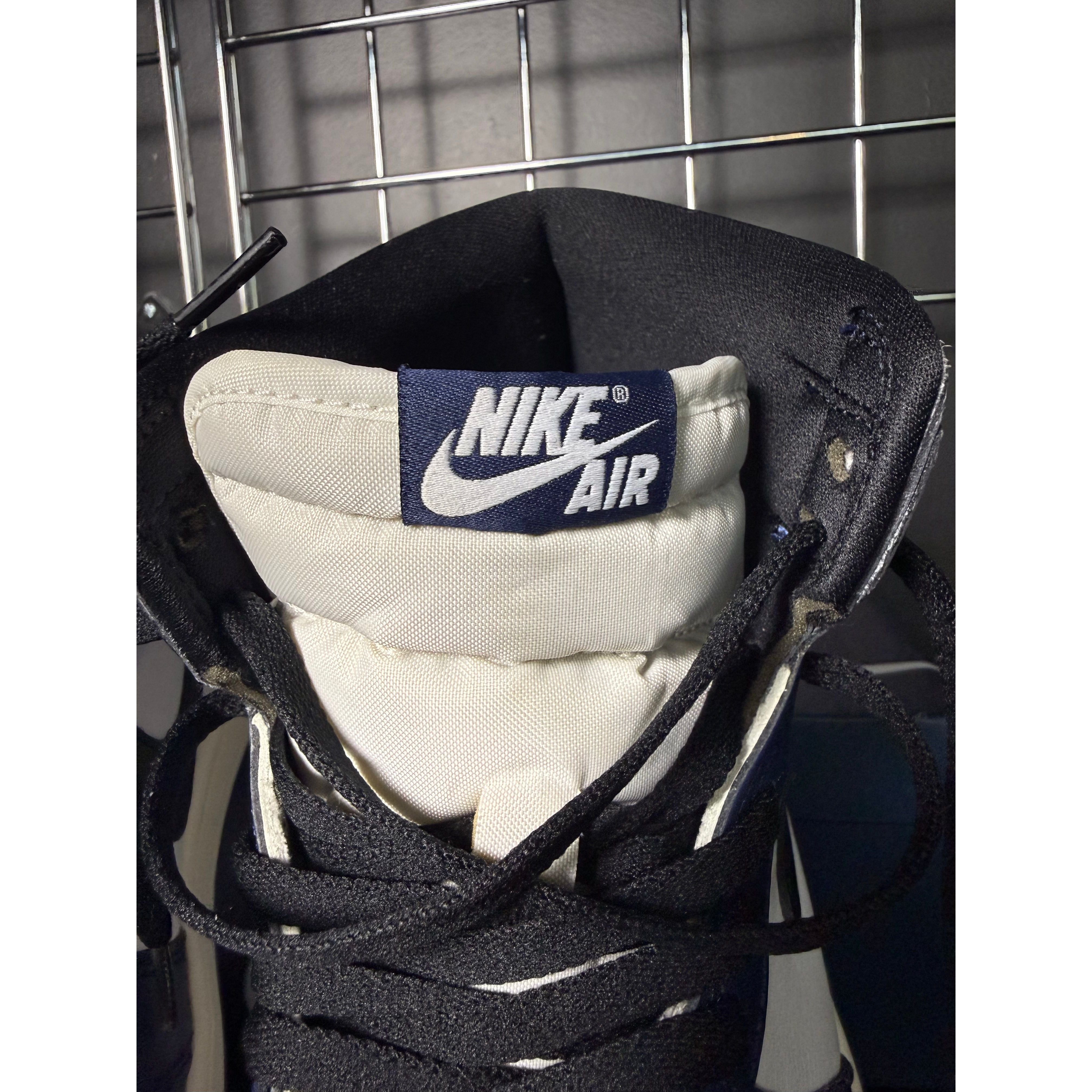 Air Jordan 1 Retro High OG "Midnight Navy" **PRE-OWNED**