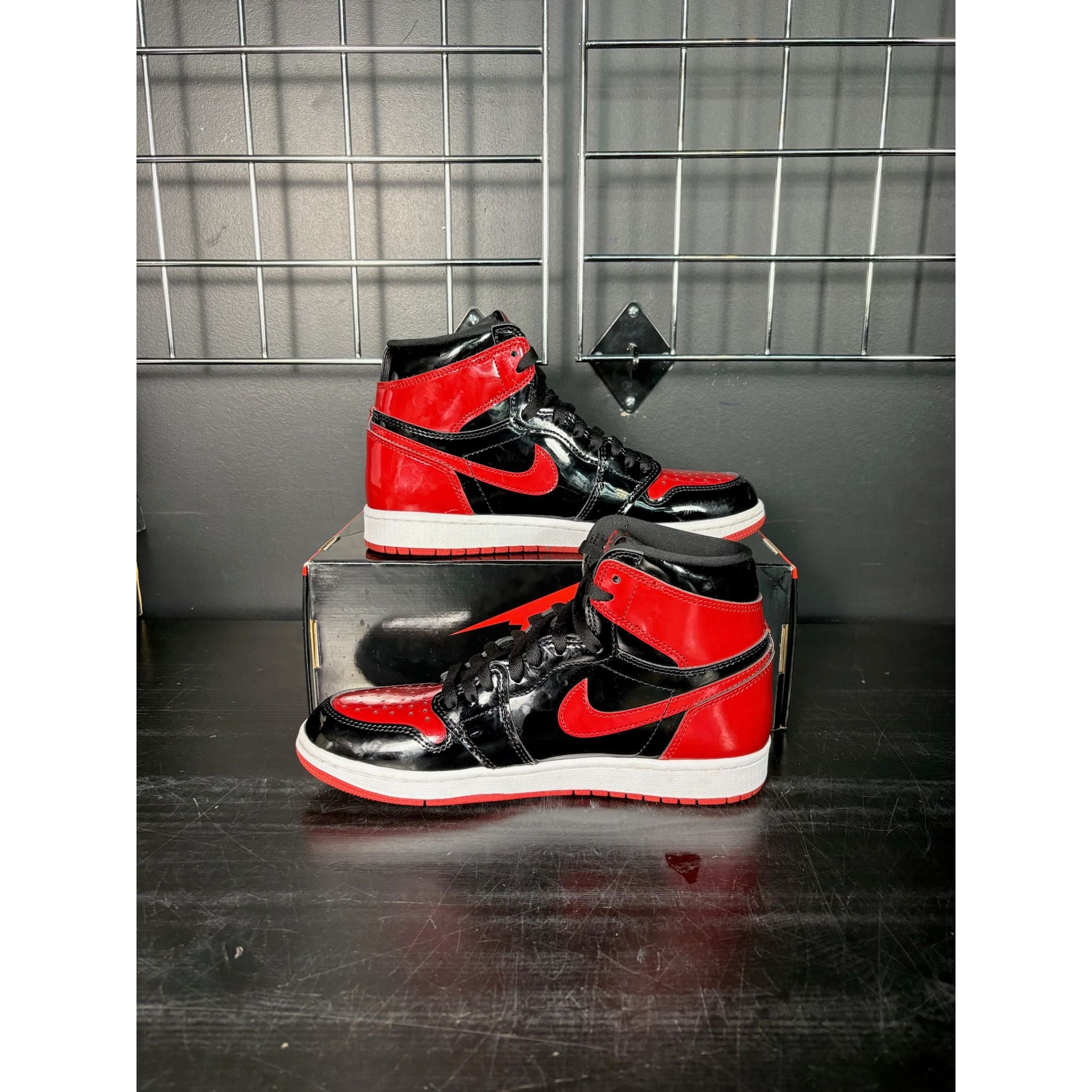 Air Jordan 1 Retro High OG "Patent Bred" **PRE-OWNED**