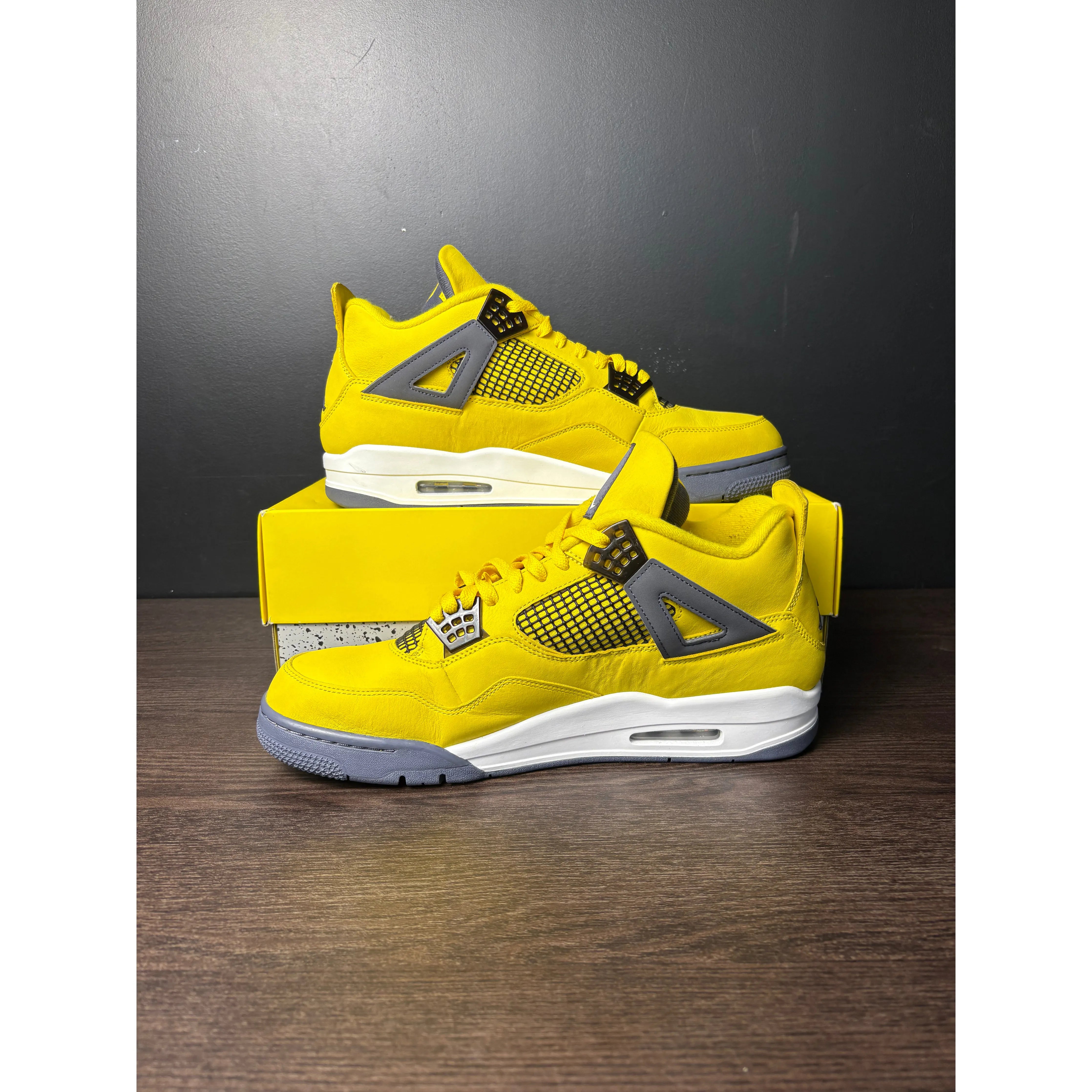 Air Jordan 4 Retro "Lightning" (2021) **PRE-OWNED**