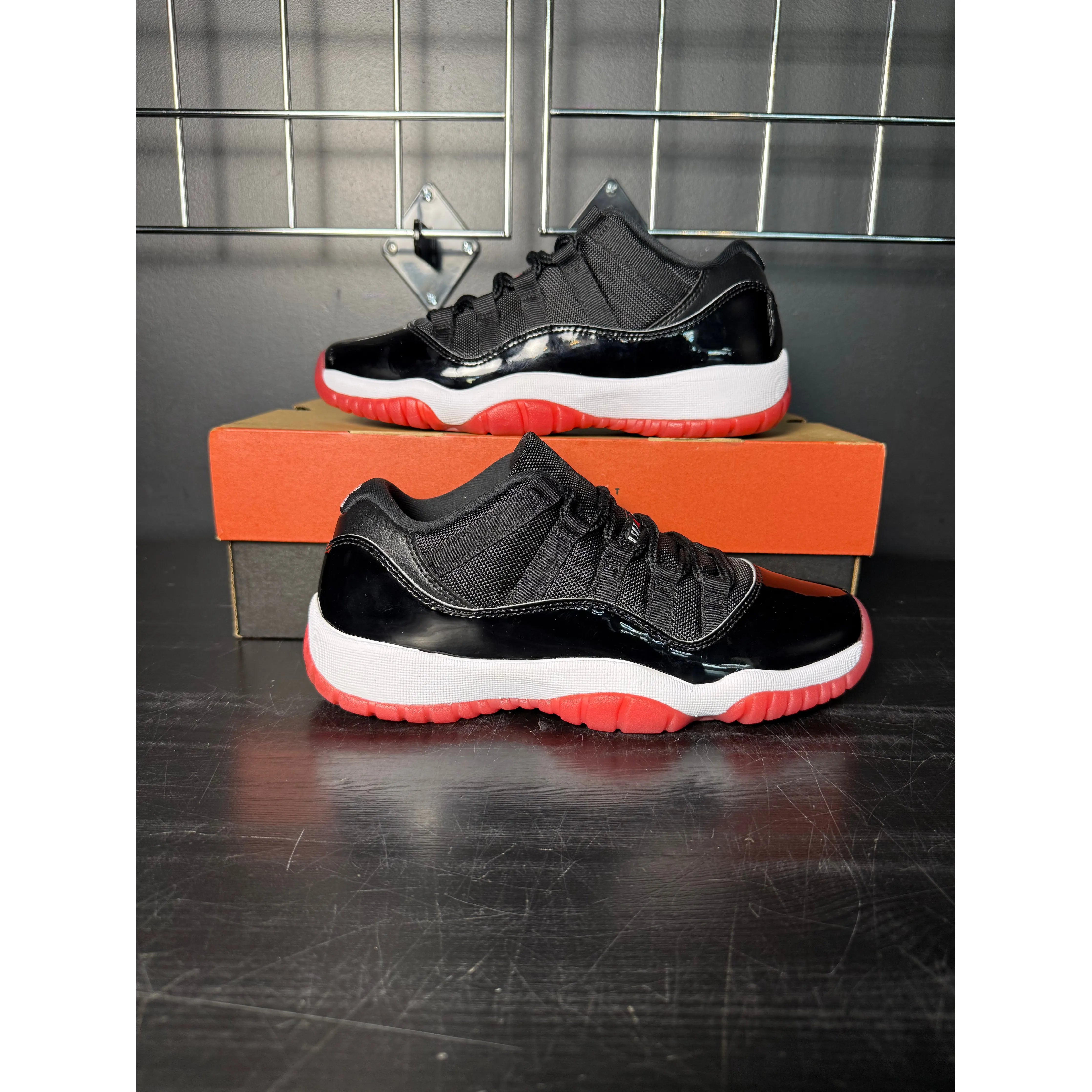 Air Jordan 11 Retro Low "Bred" (GS) (2025) **PRE-OWNED**