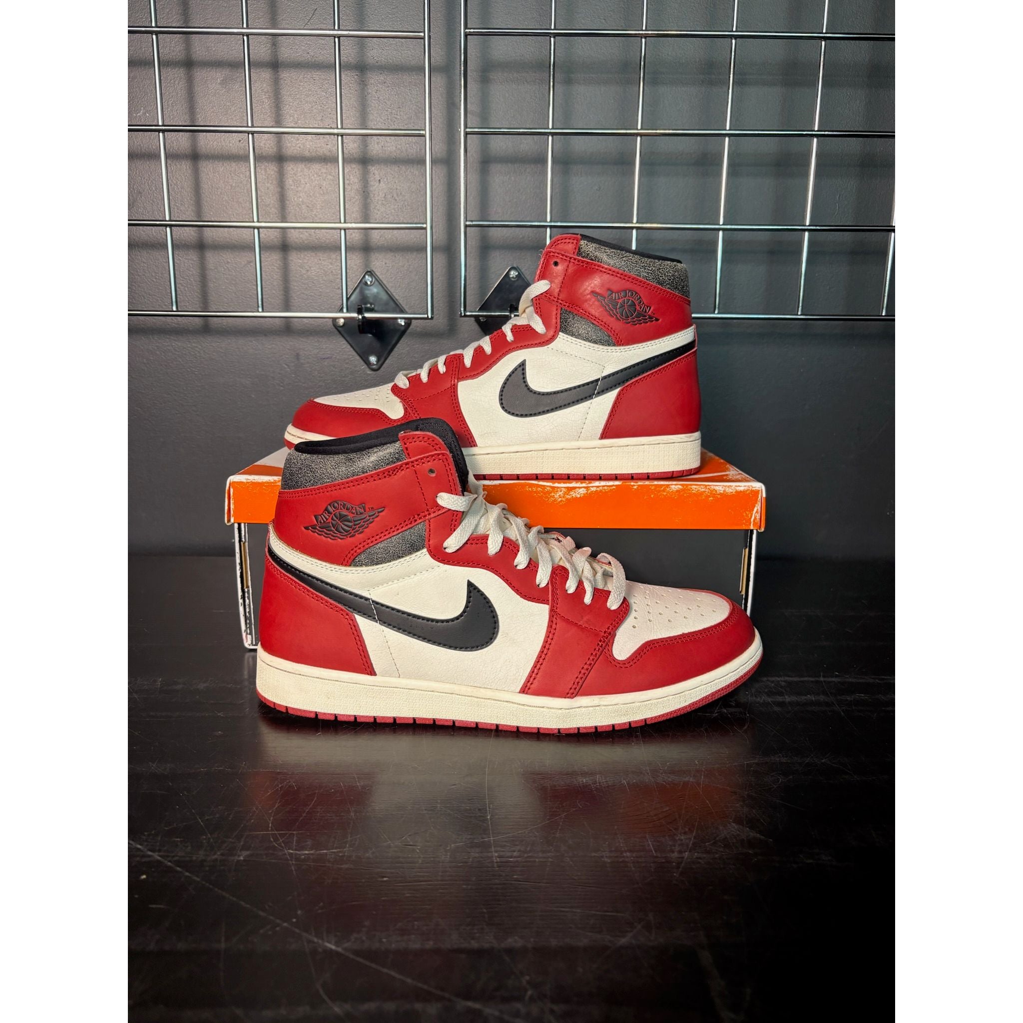 Air Jordan 1 Retro High OG "Chicago Lost and Found" **PRE-OWNED**