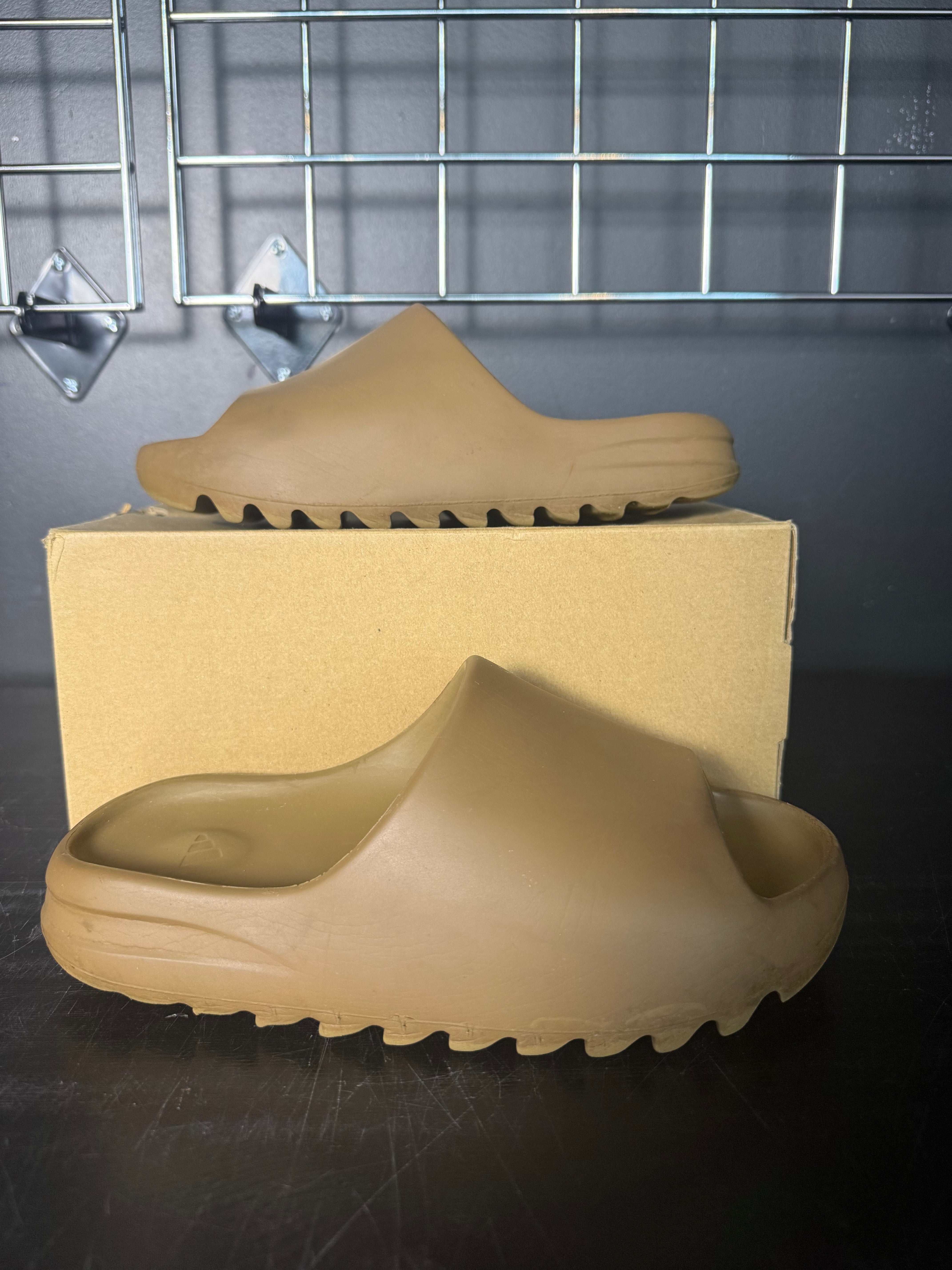 Adidas Yeezy Slide "Core" **PRE-OWNED**