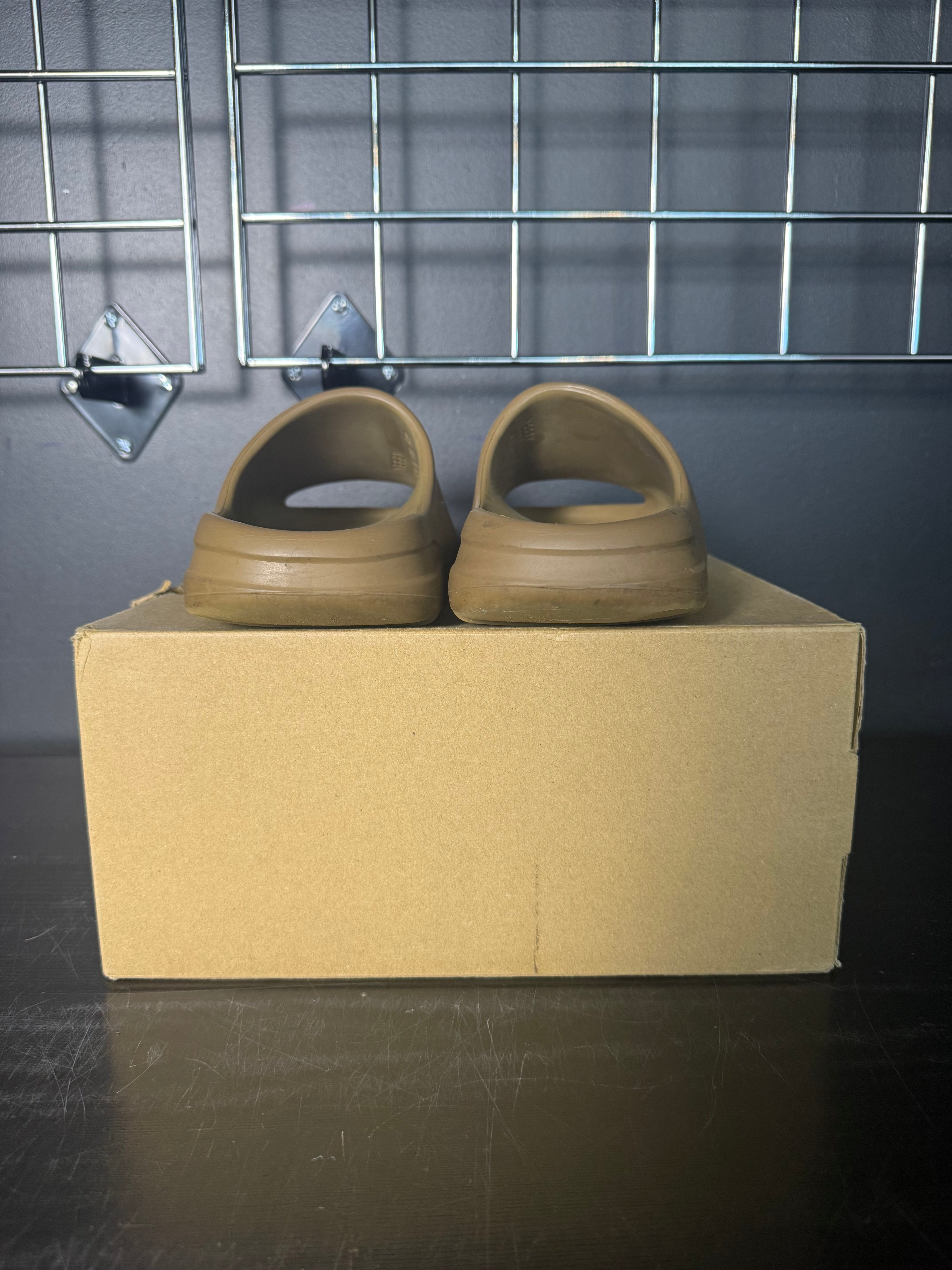 Adidas Yeezy Slide "Core" **PRE-OWNED**