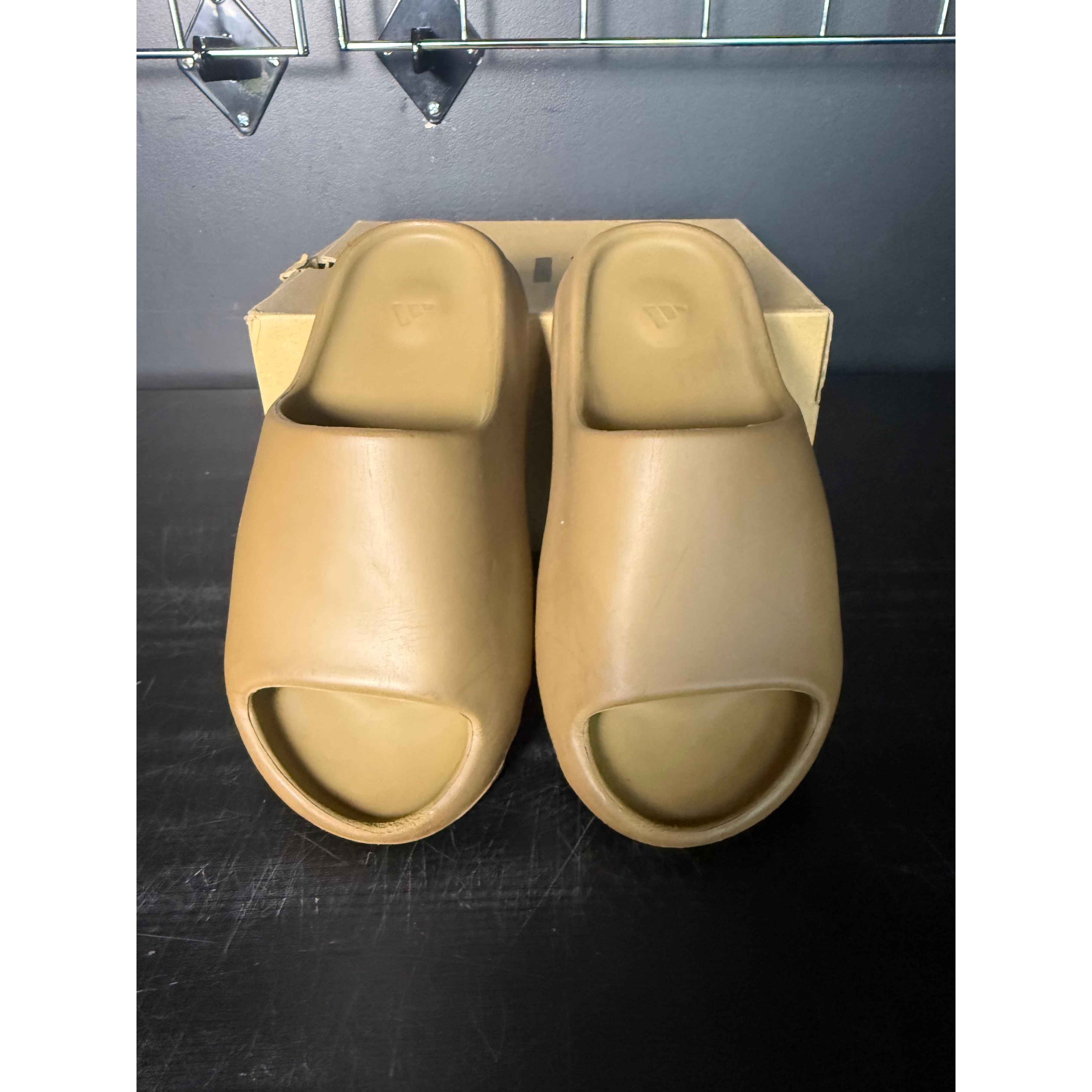 Adidas Yeezy Slide "Core" **PRE-OWNED**