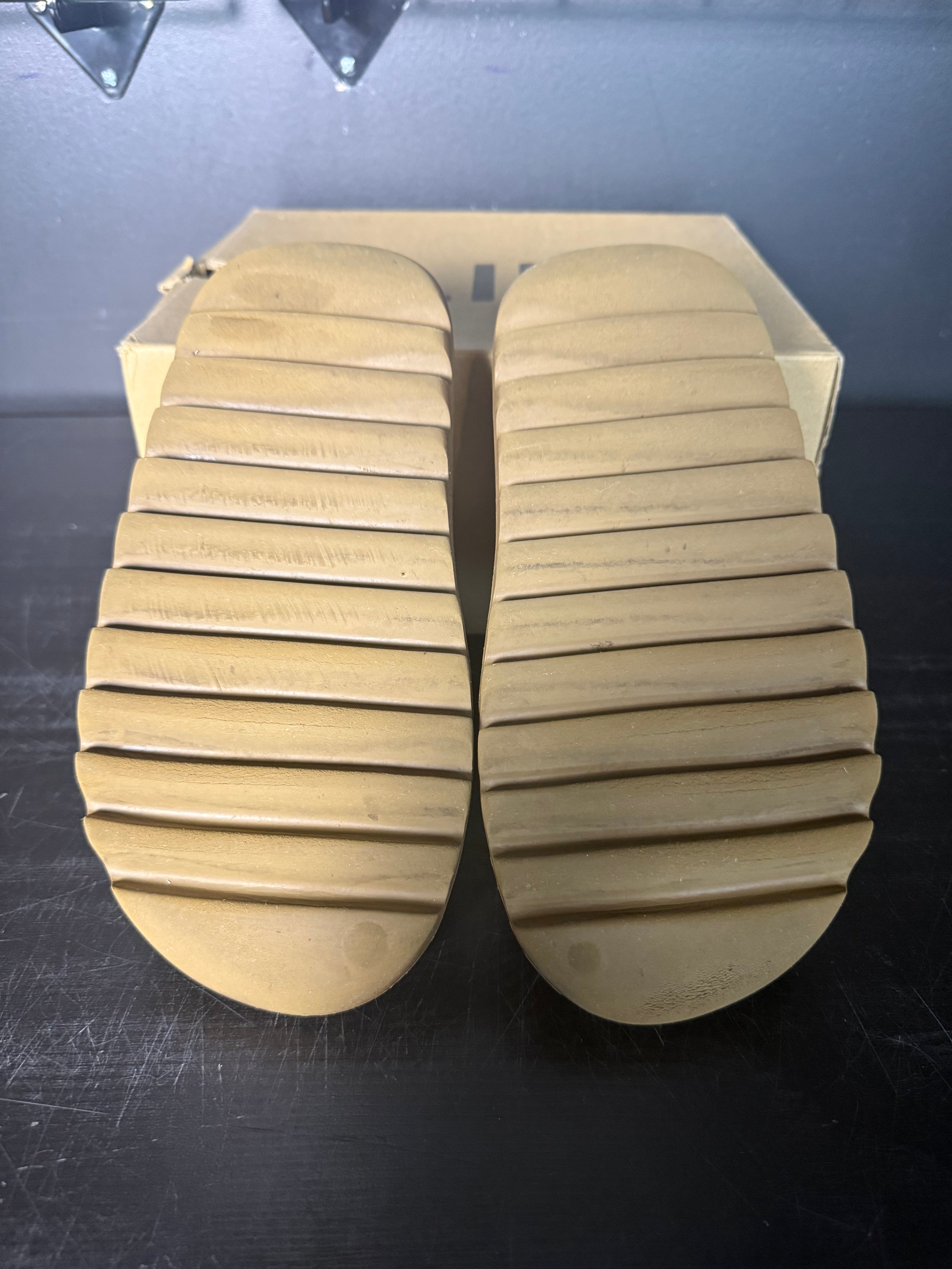 Adidas Yeezy Slide "Core" **PRE-OWNED**