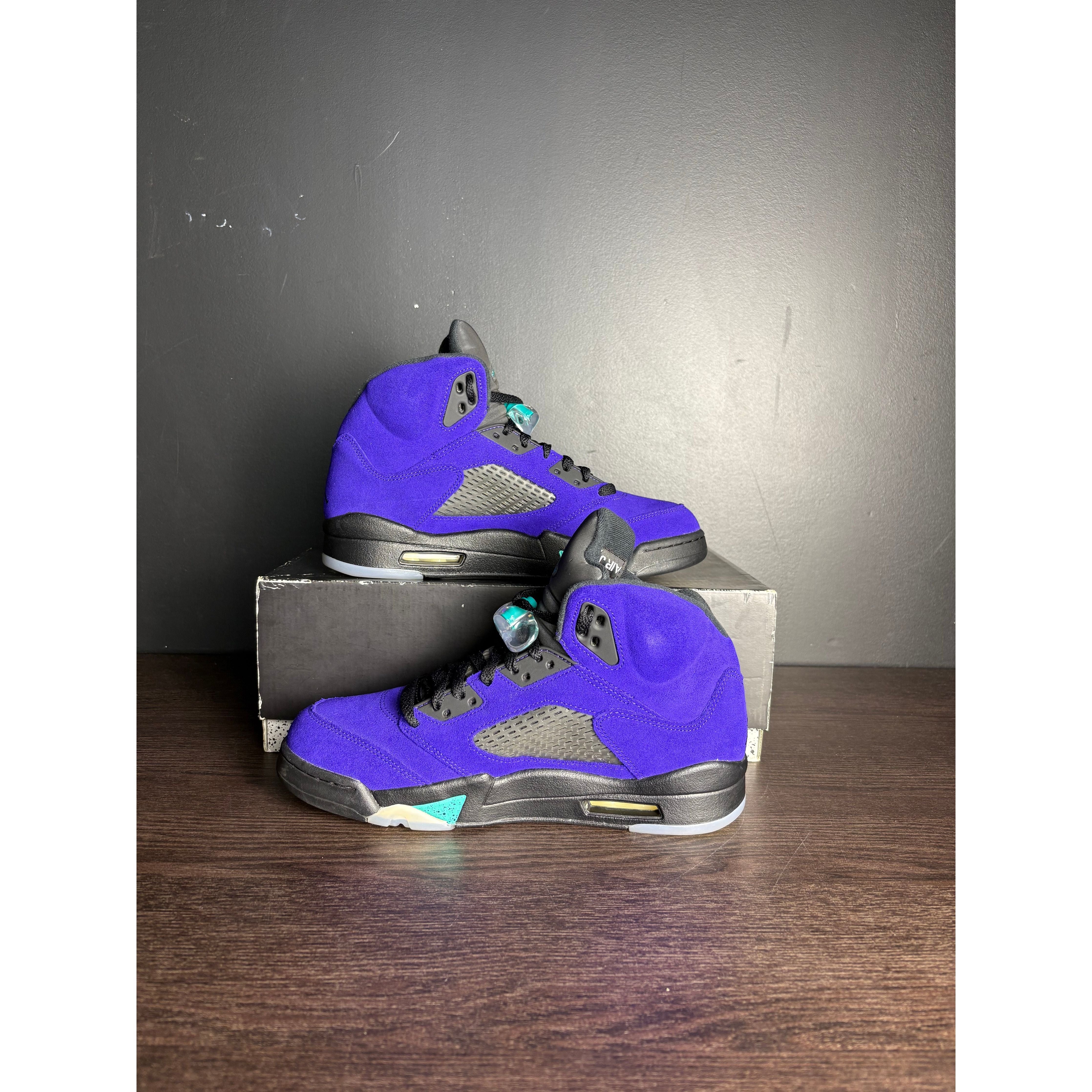 Air Jordan 5 Retro "Alternate Grape" **PRE-OWNED**