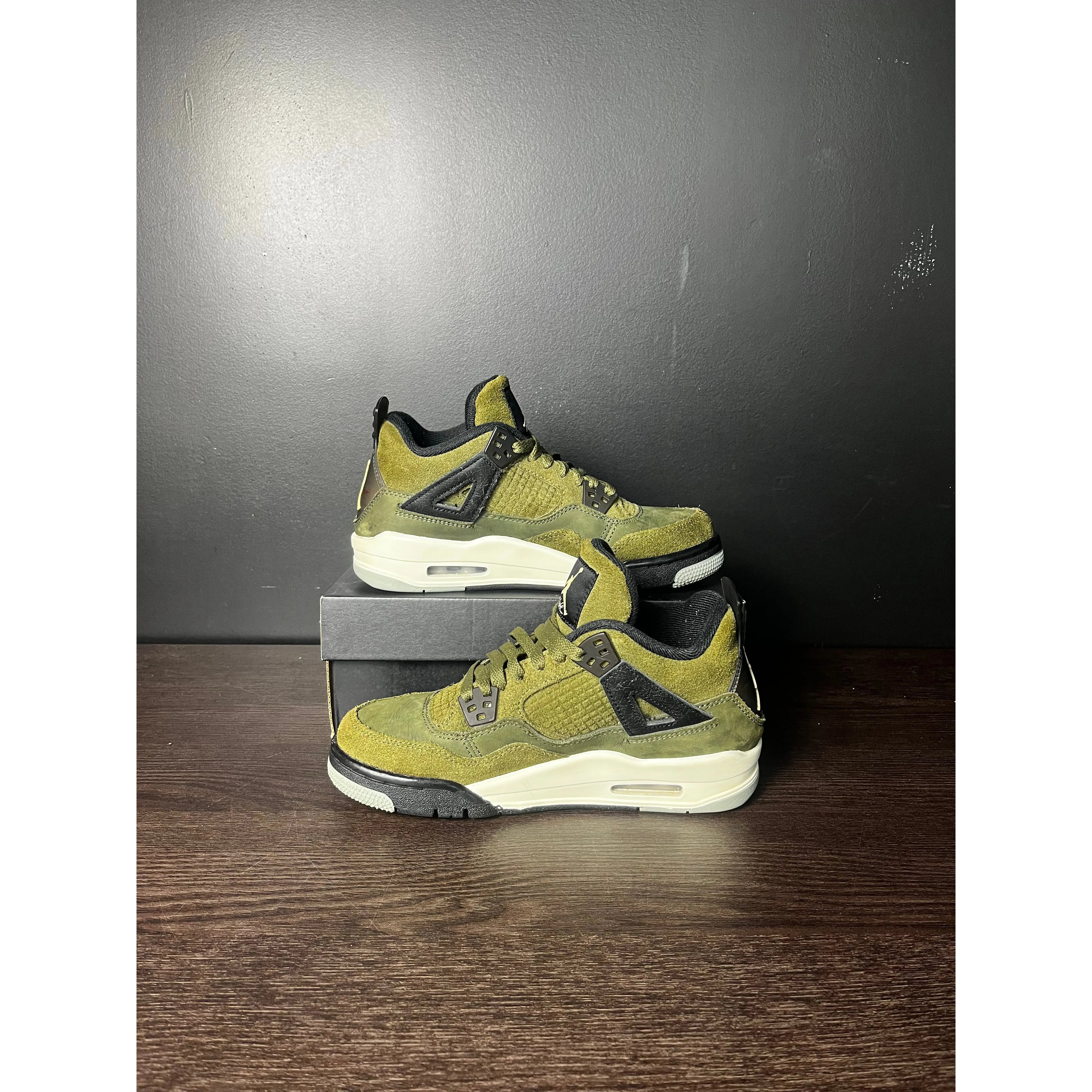 Air Jordan 4 Retro SE Craft "Medium Olive" (GS) **PRE-OWNED**