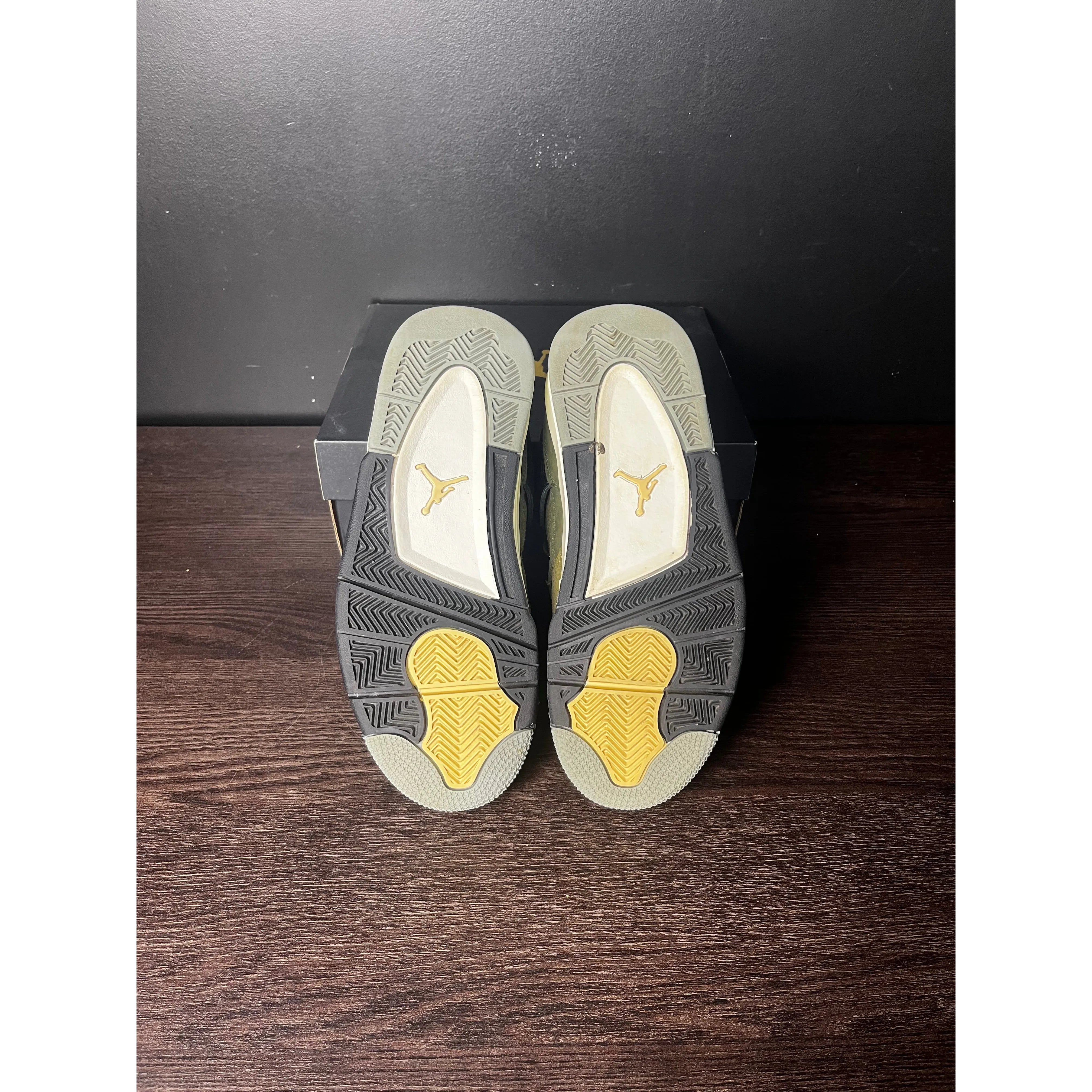 Air Jordan 4 Retro SE Craft "Medium Olive" (GS) **PRE-OWNED**