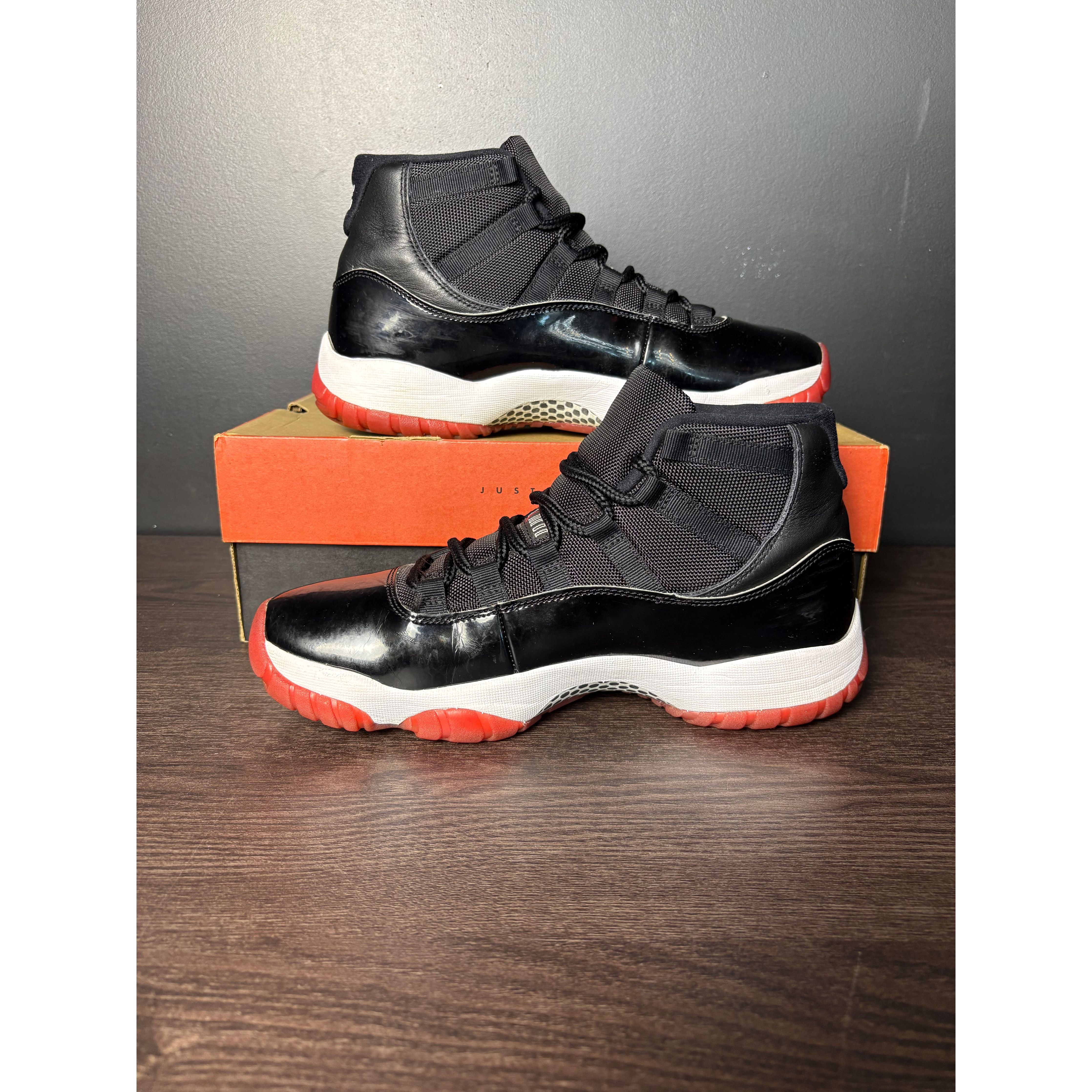 Air Jordan 11 Retro "Playoffs Bred" (2019) **PRE-OWNED**