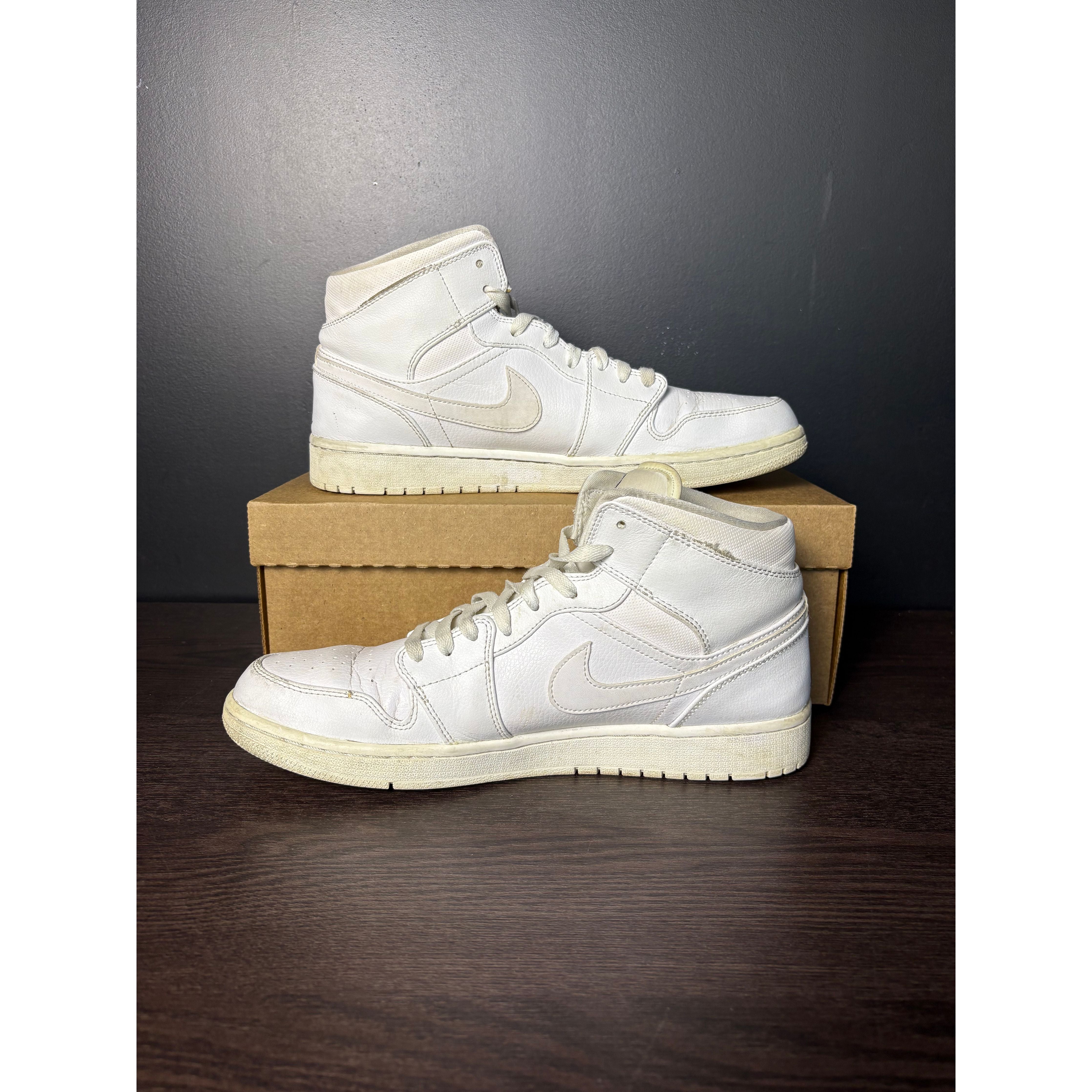 Air Jordan 1 Retro High OG "Sail" **PRE-OWNED**