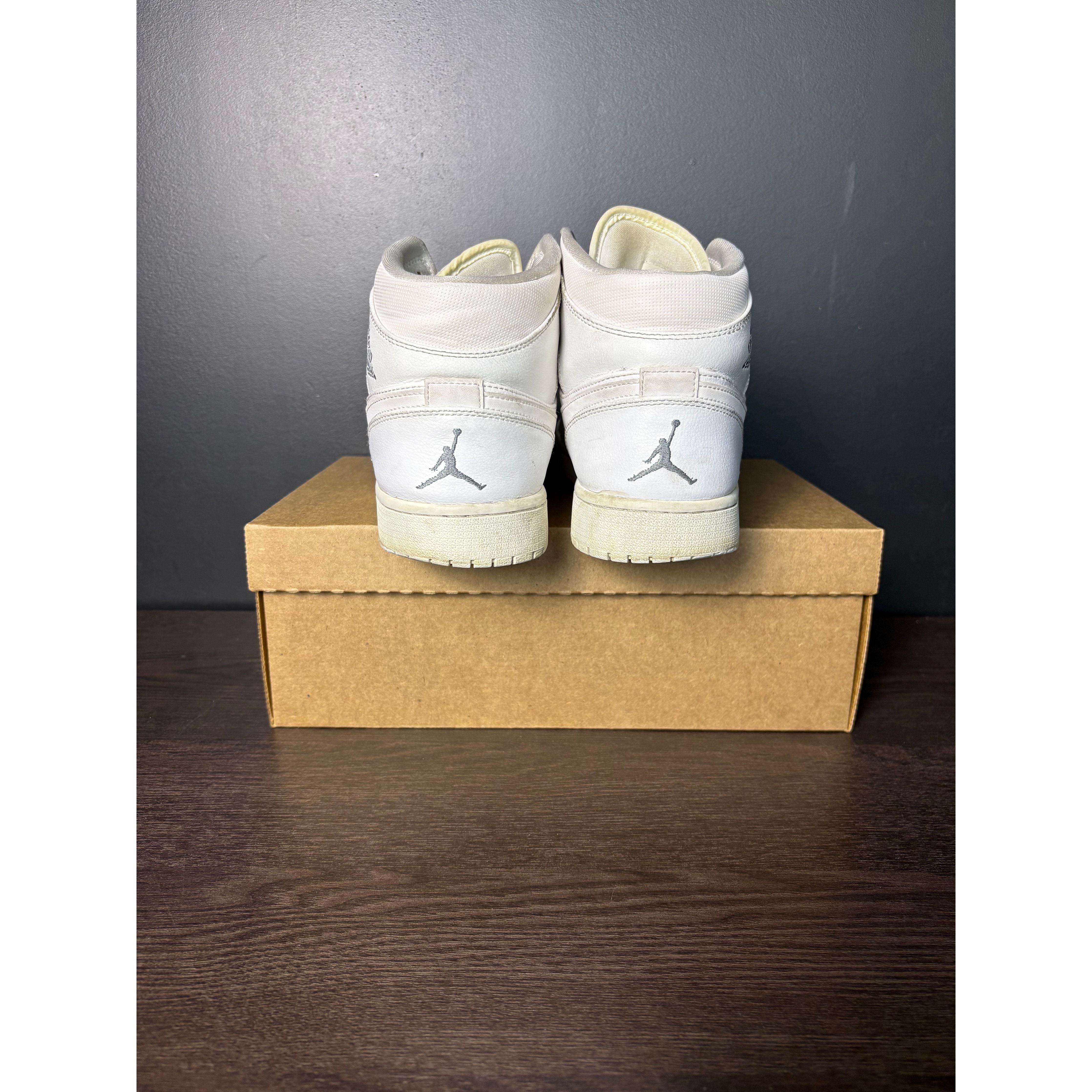 Air Jordan 1 Retro High OG "Sail" **PRE-OWNED**