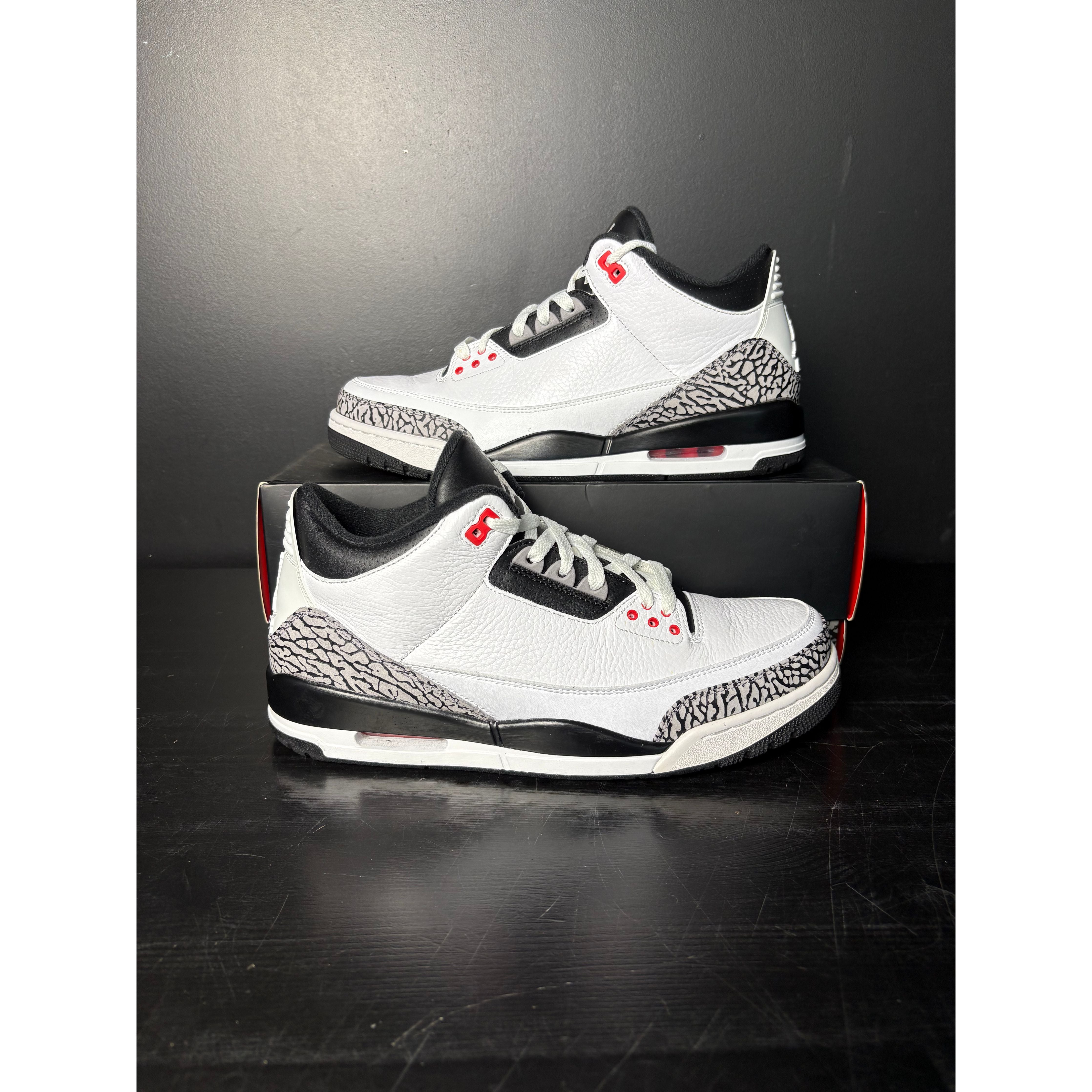 Air Jordan 3 Retro "Infrared 23"  **PRE-OWNED**