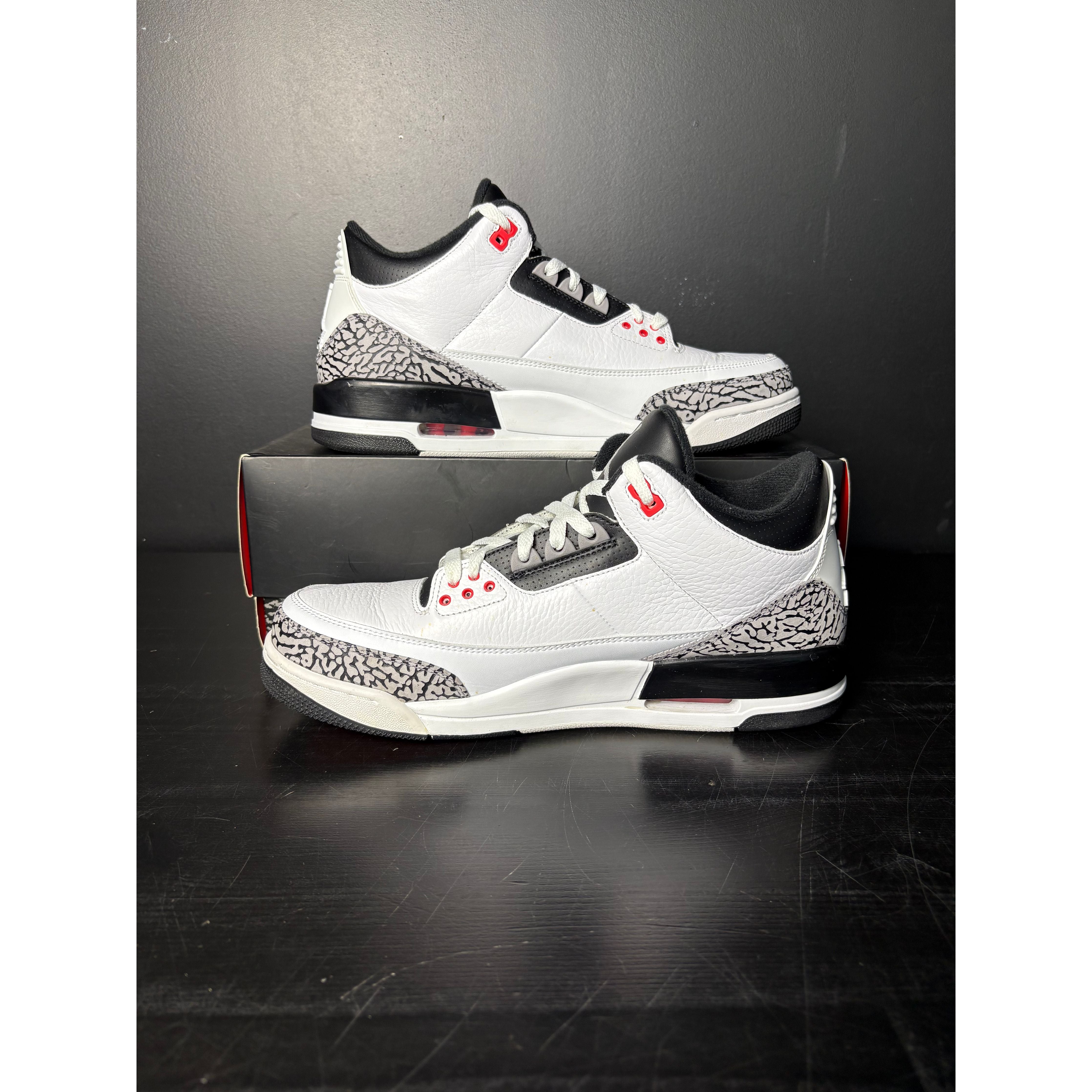 Air Jordan 3 Retro "Infrared 23"  **PRE-OWNED**