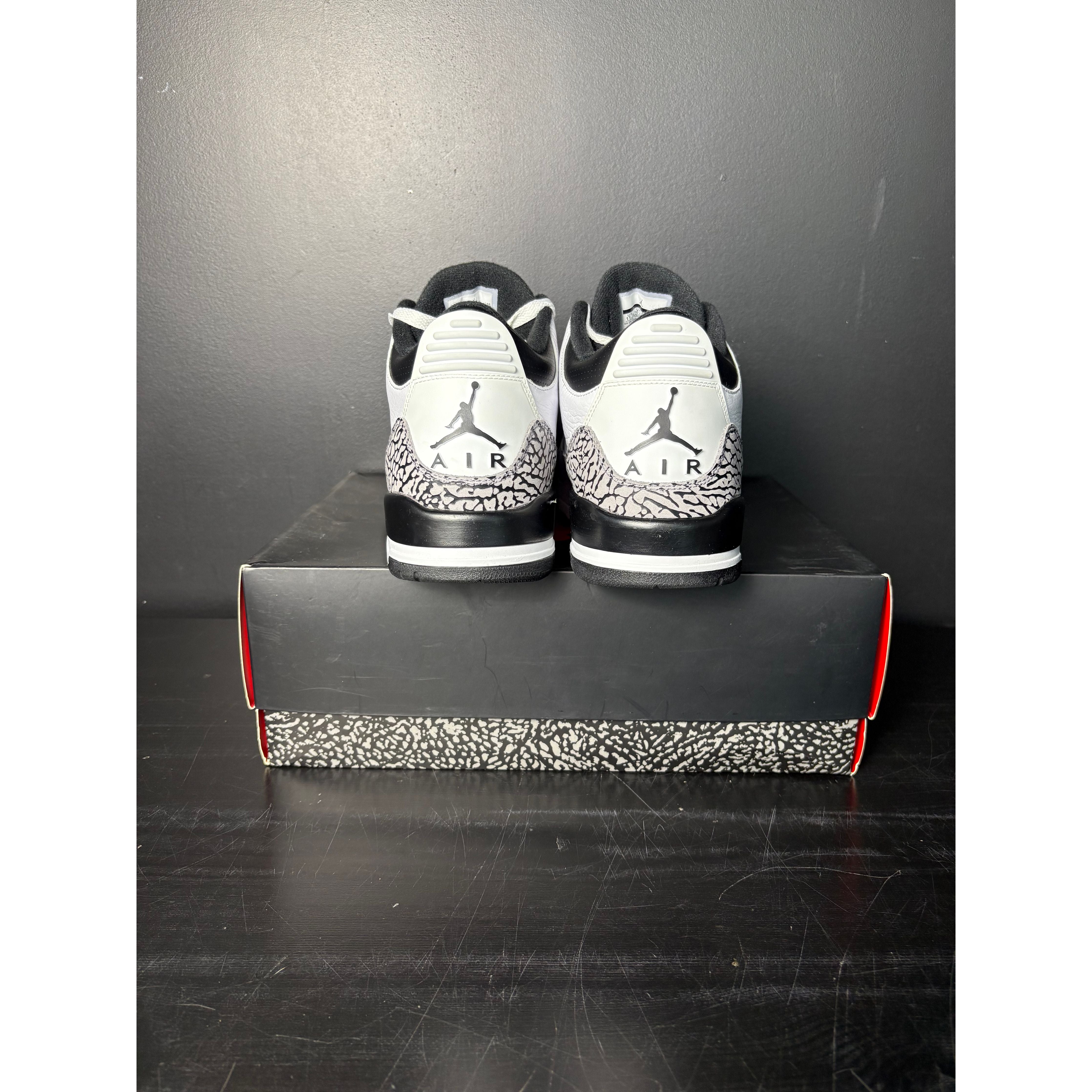 Air Jordan 3 Retro "Infrared 23"  **PRE-OWNED**