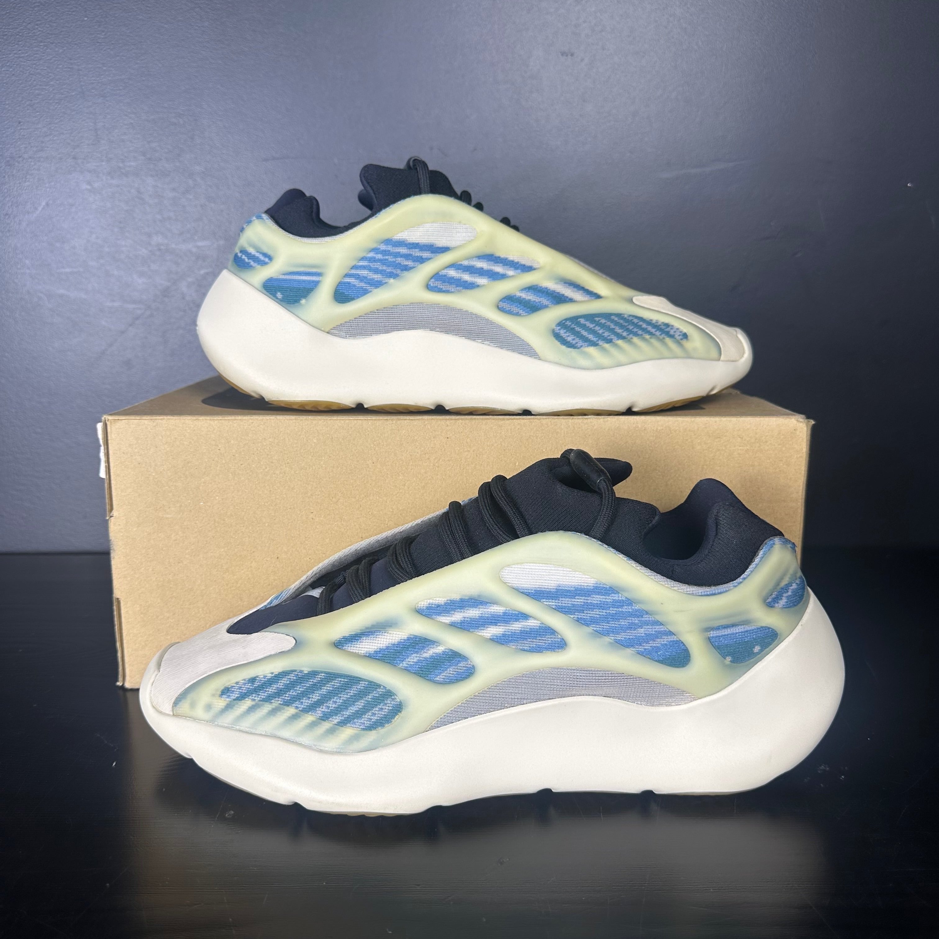 adidas Yeezy 700 V3 "Kyanite" **PRE-OWNED** REP. BOX (NO INSOLES)