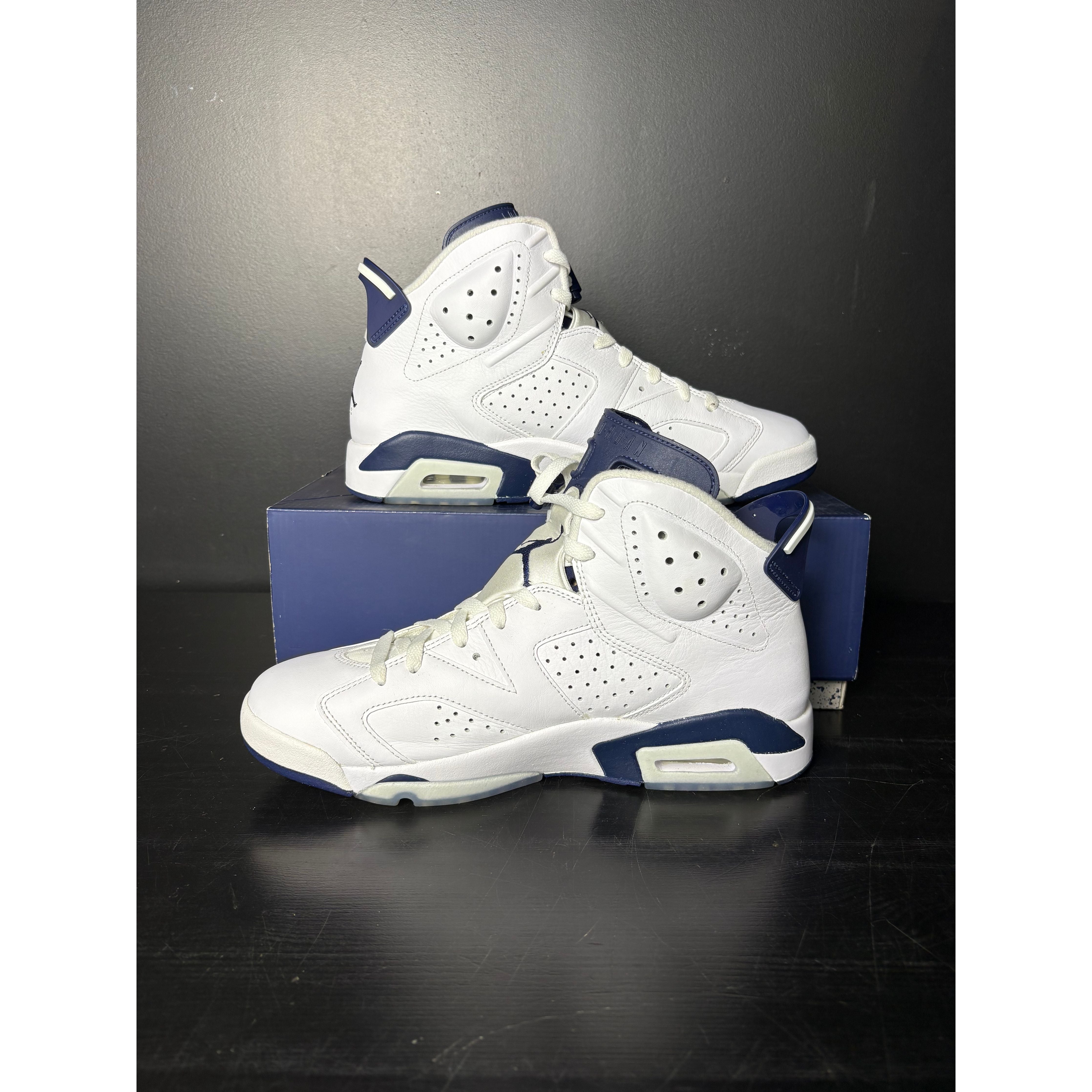 Air Jordan 6 Retro "Midnight Navy" (2022) **PRE-OWNED**