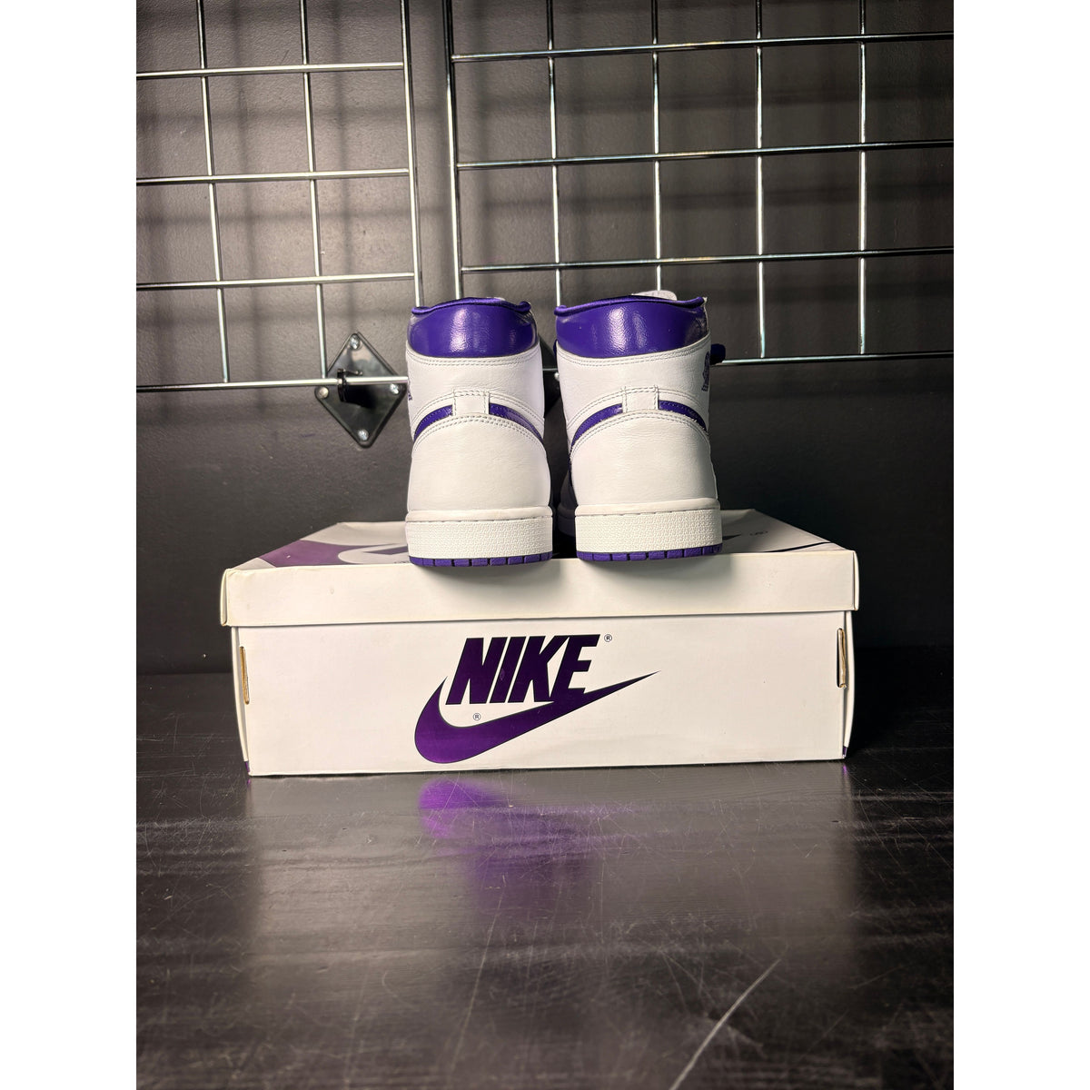 Air Jordan 1 Retro High "Court Purple" (WMNS) **PRE-OWNED**